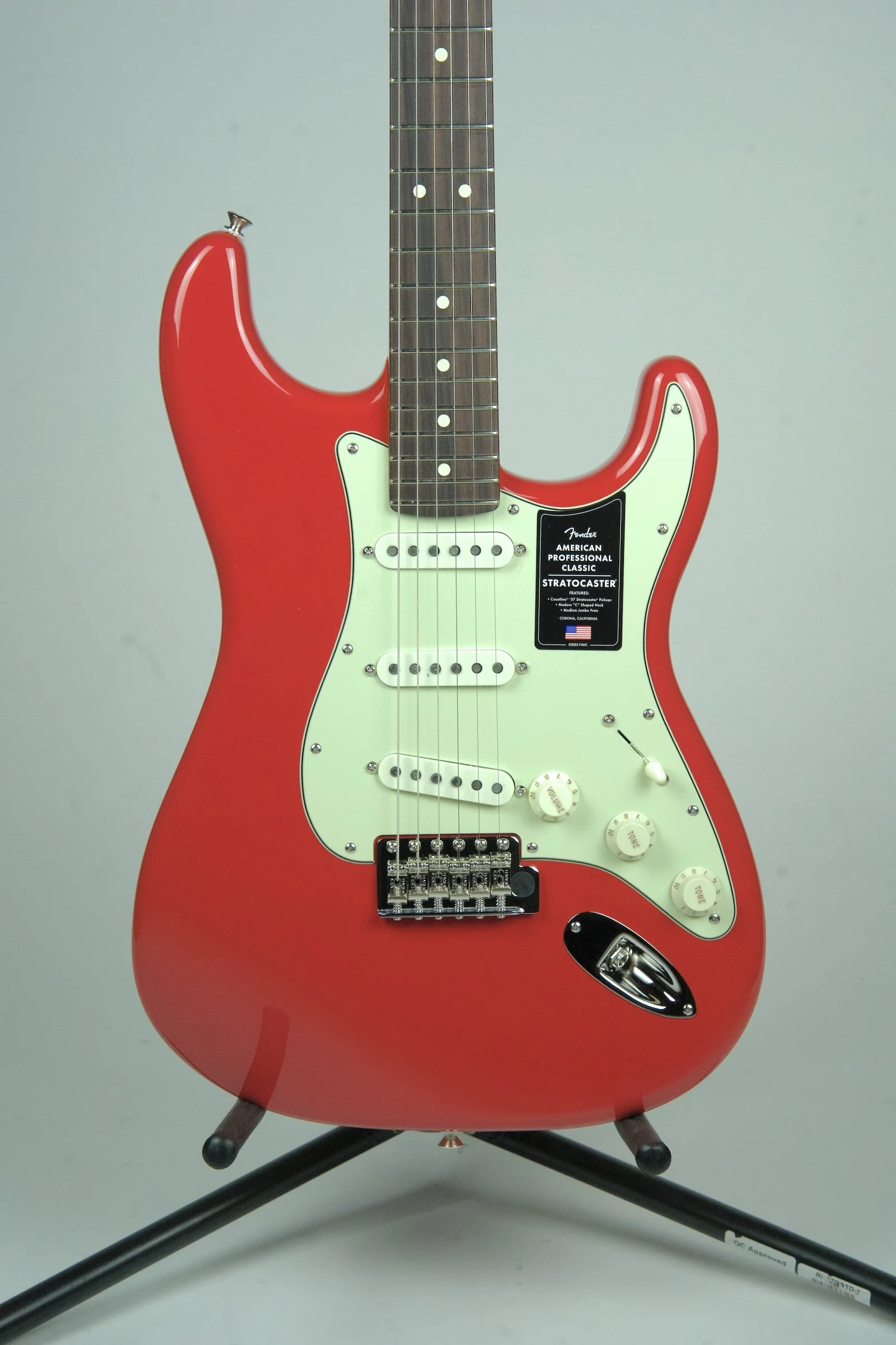Fender American Professional Classic Stratocaster - Dakota Red5.jpeg