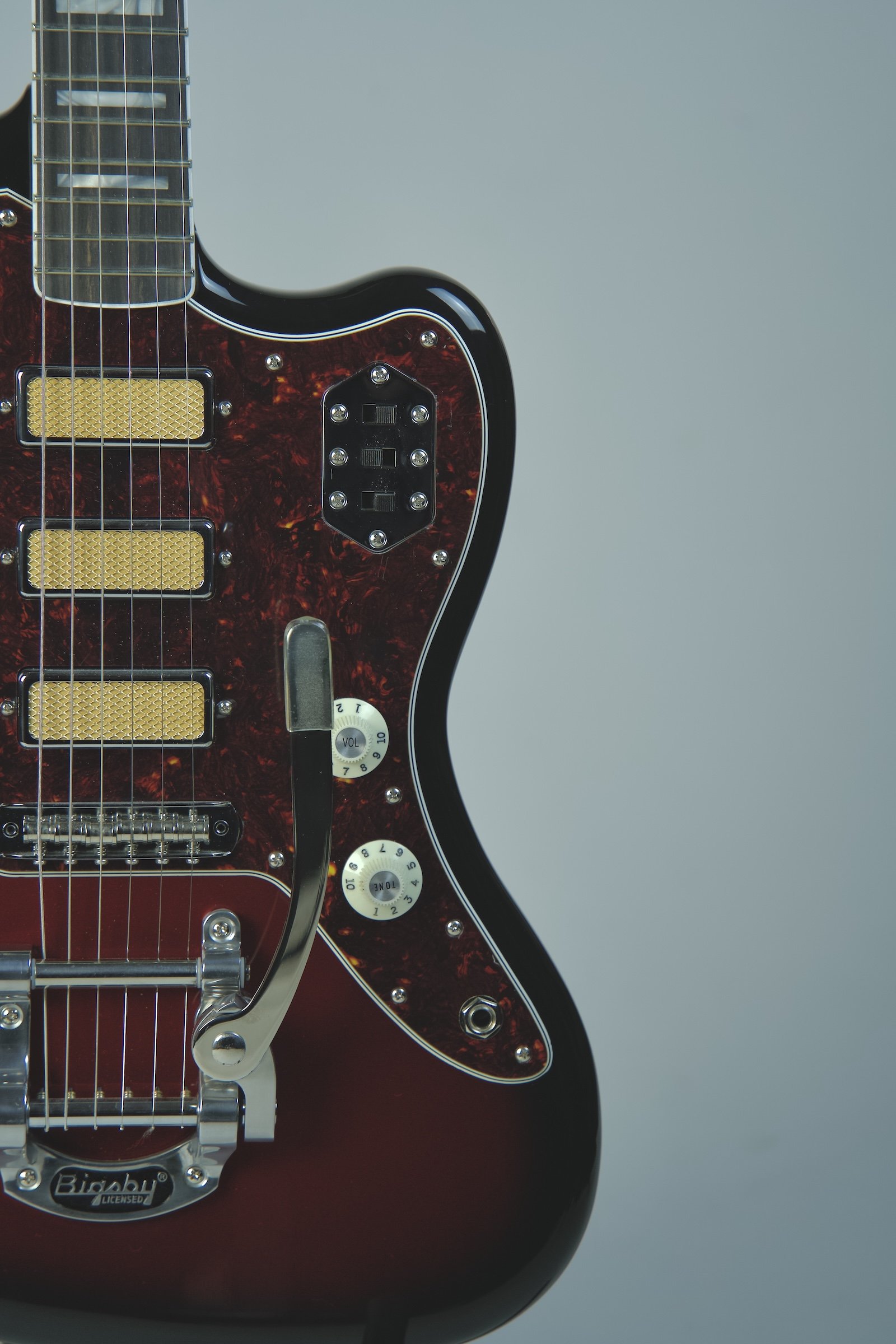 Used Fender Gold Foil Jazzmaster Electric Guitar 5.jpeg