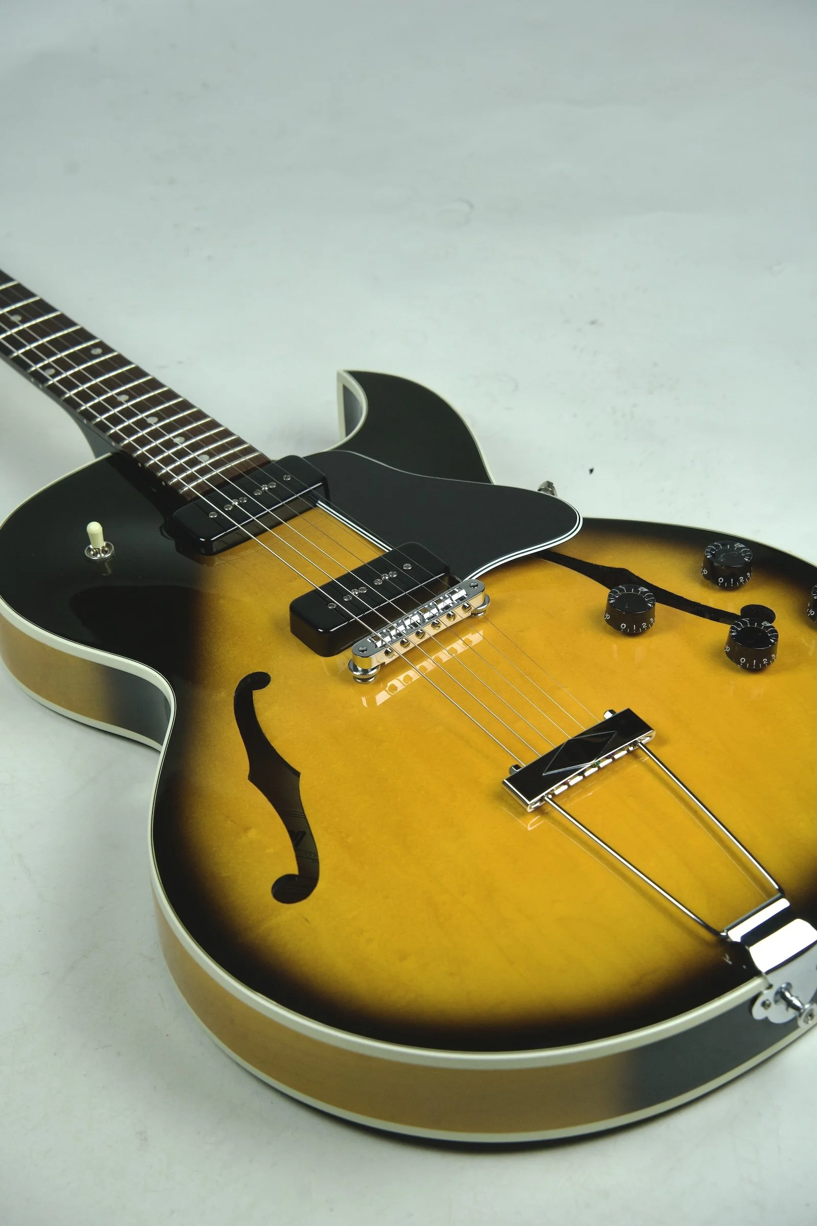 Used 1995 Gibson ES-135 Semi-Hollowbody Guitar - 2-color sunburst12.jpeg