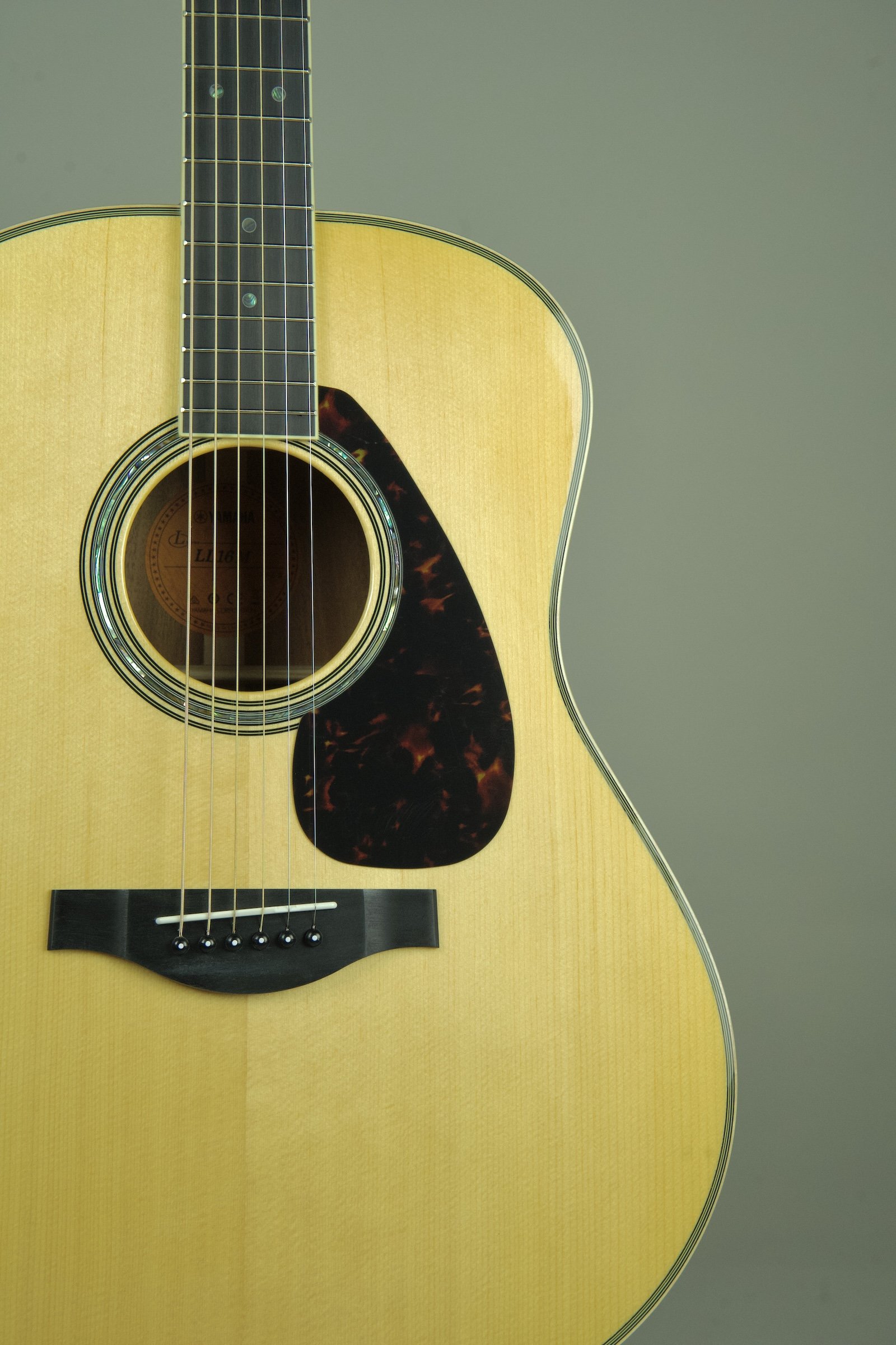 Yamaha LL16M ARE Original Jumbo Acoustic-electric Guitar - Natural6.jpeg