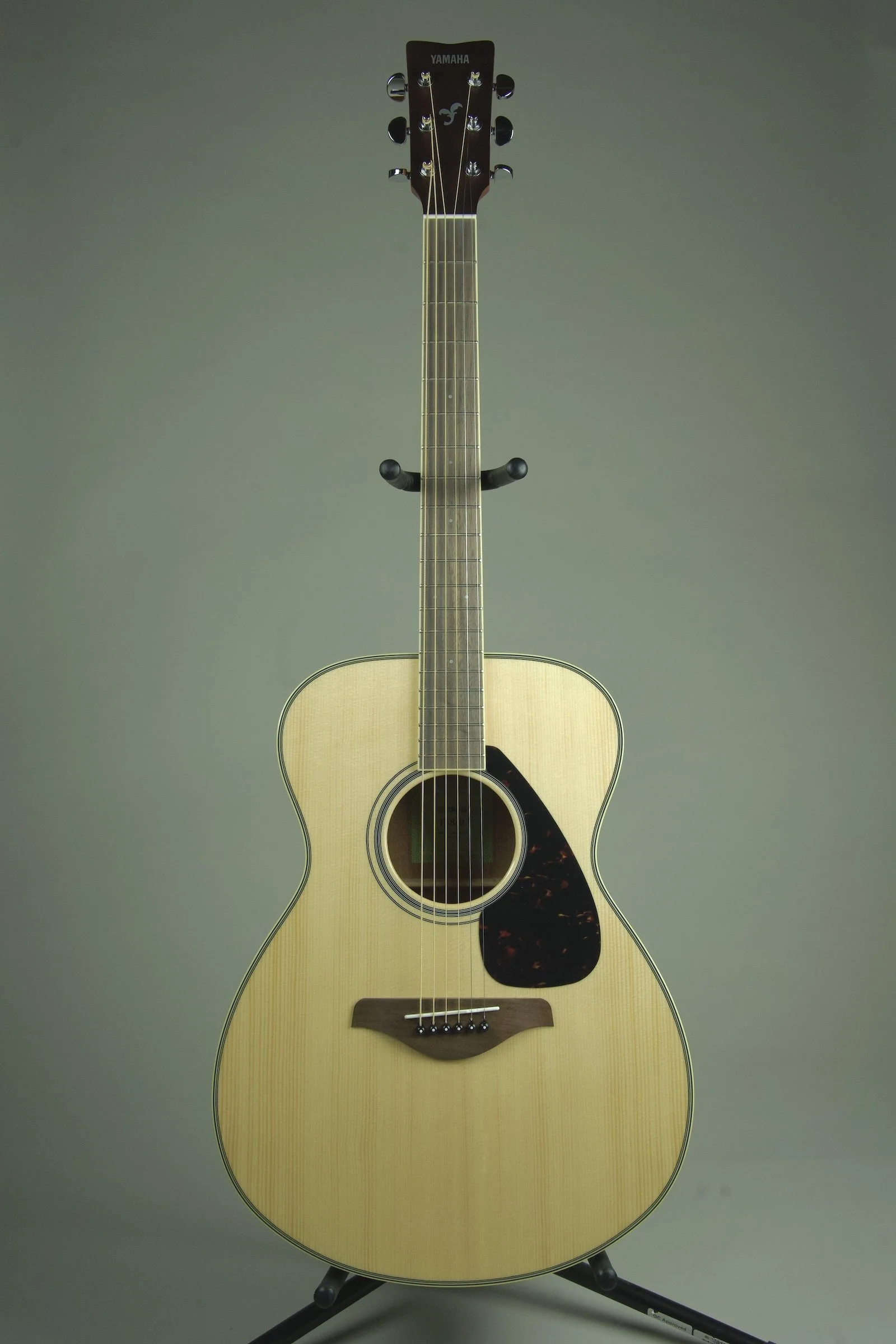Yamaha FS820 Acoustic Guitar1.jpeg
