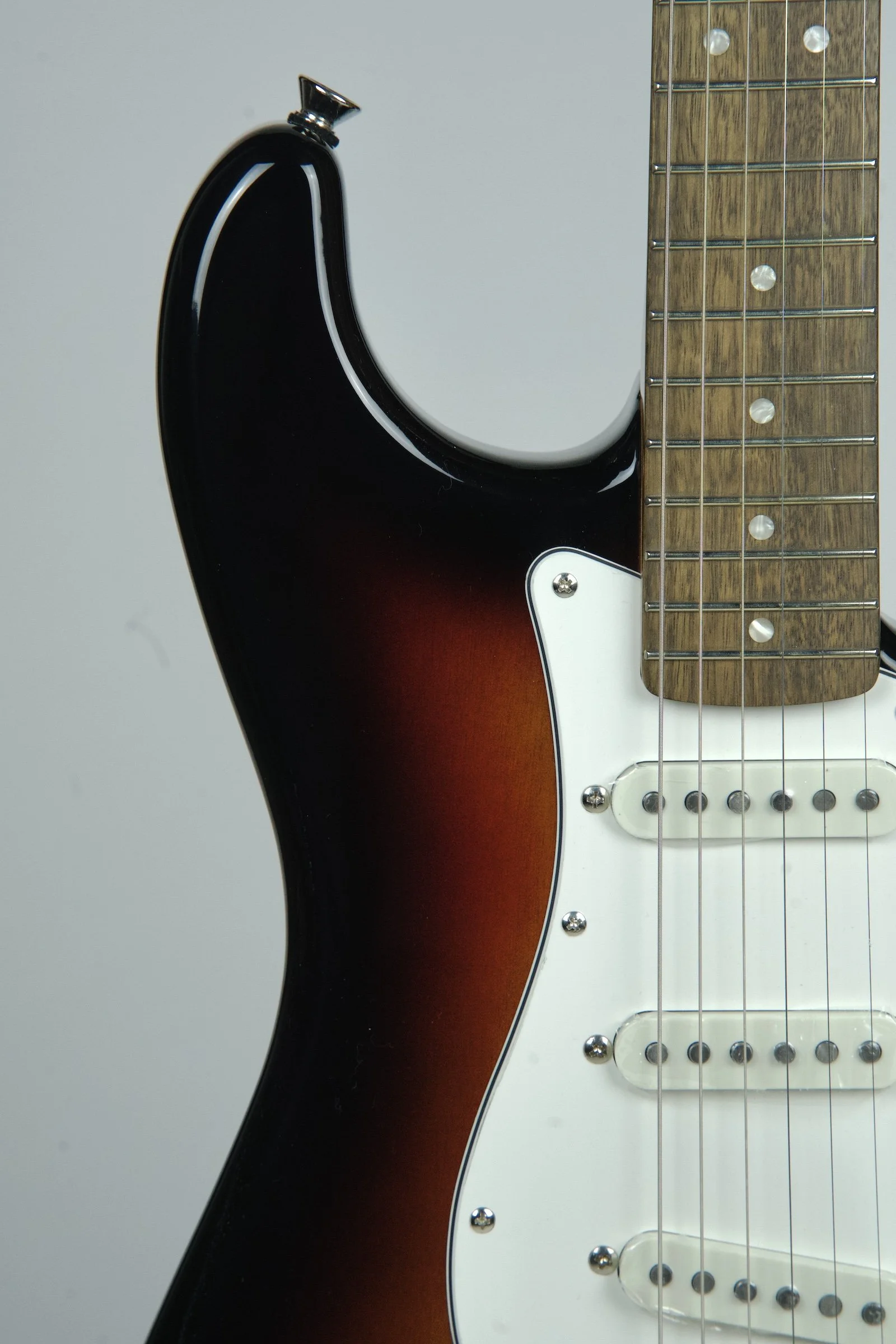 Squier Classic Vibe '60s Stratocaster - 3-Color Sunburst3.jpeg