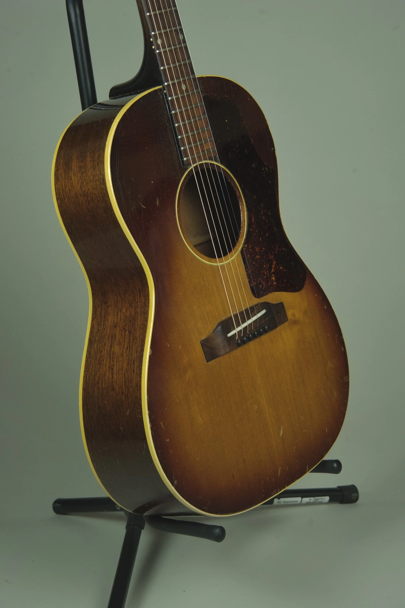 1964 Gibson LG-1  Acoustic Guitar20.jpeg