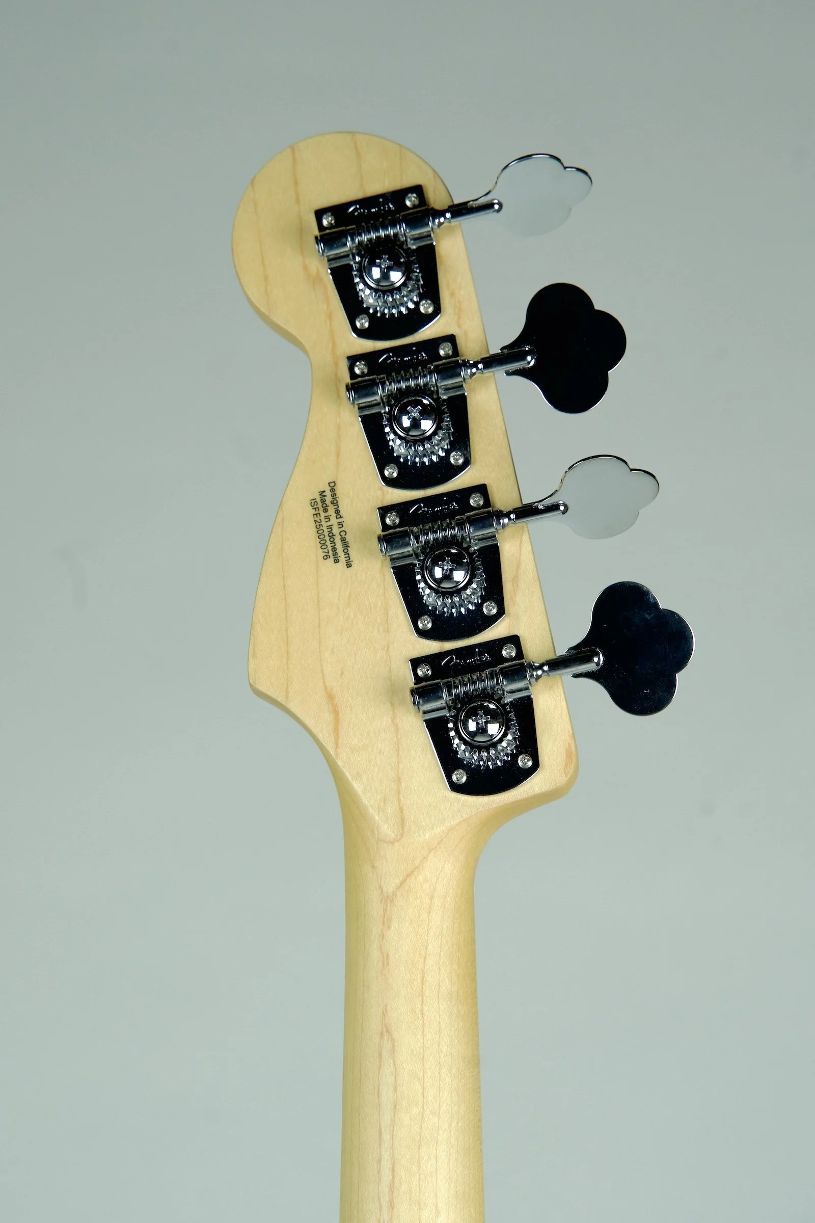 Fender Standard Jazz Bass - Aqua Marine Metallic6.jpeg