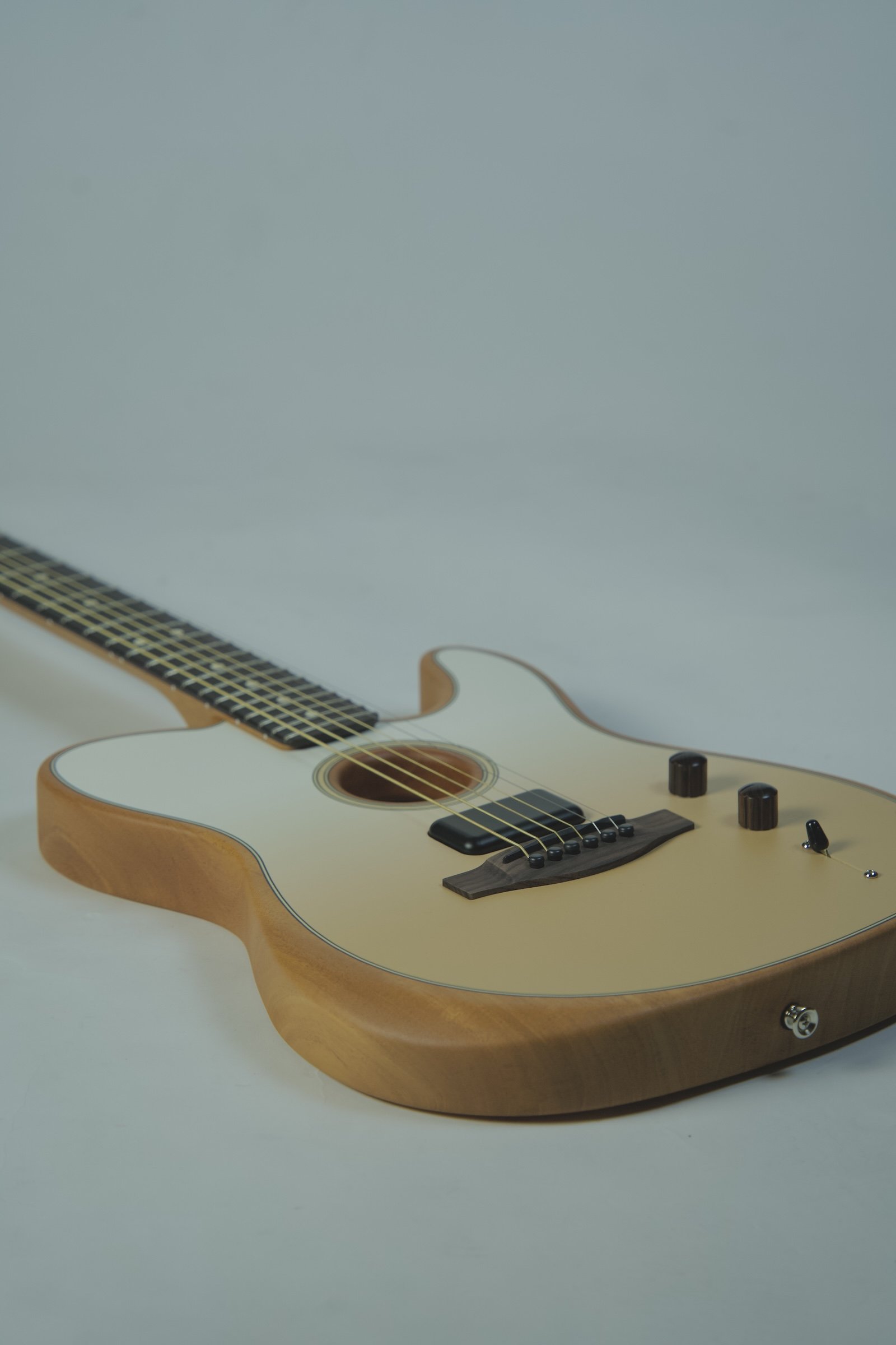 Fender Acoustasonic Finneas Telecaster15.jpeg