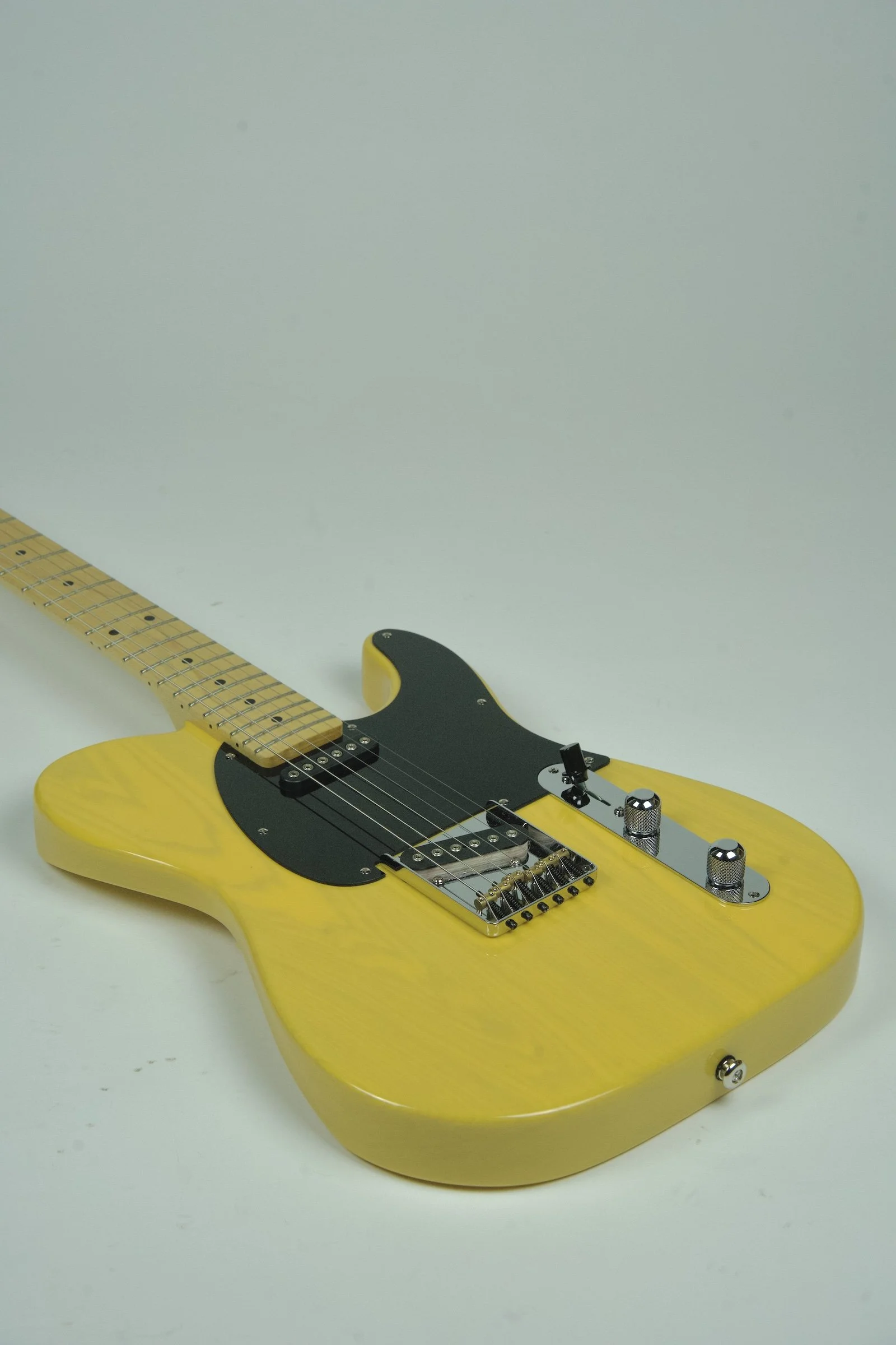 G&L Deluxe ASAT Classic Electric Guitar - Butterscotch 27.jpeg