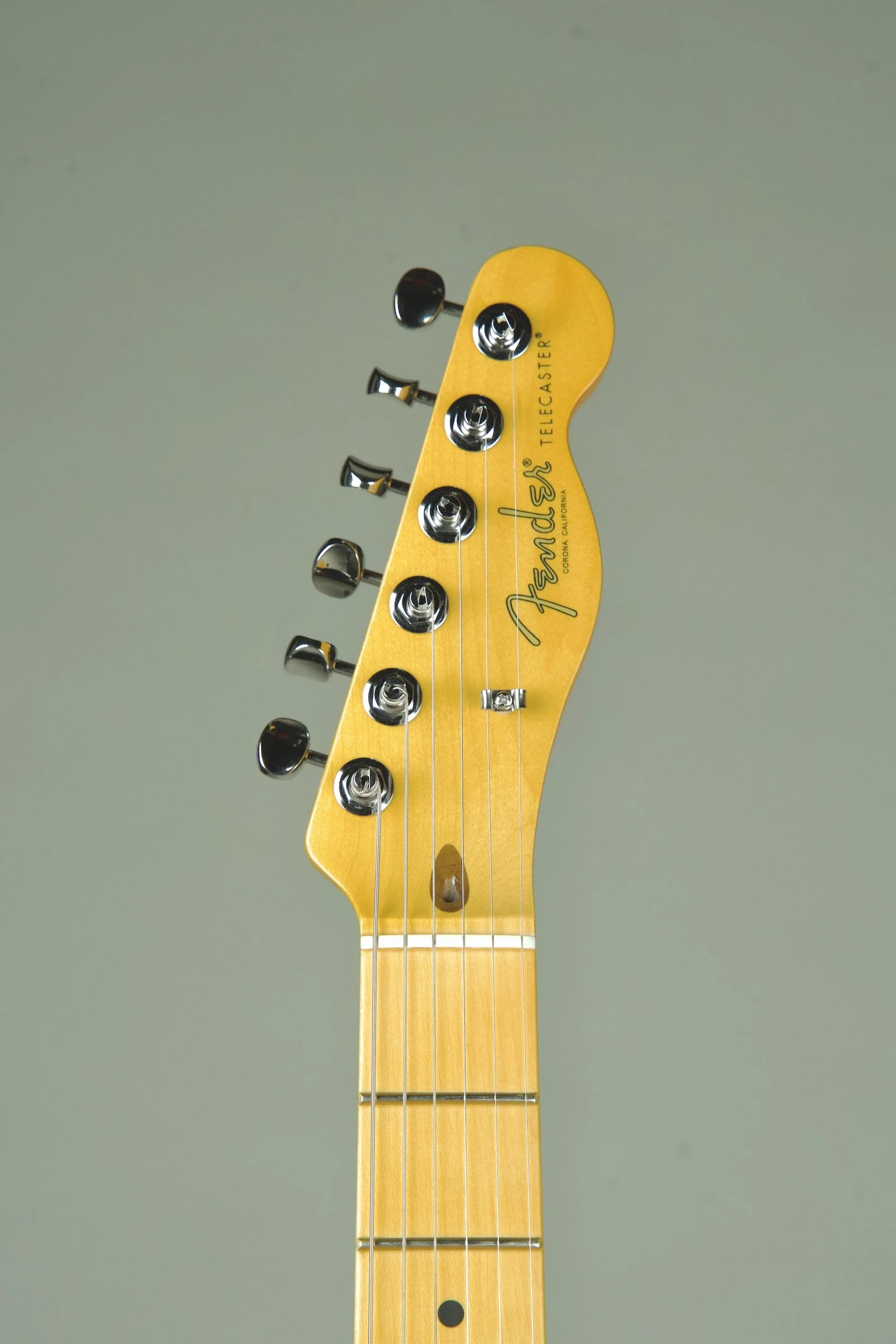 Fender American Professional Classic Telecaster Electric Guitar - Butterscotch Blonde3.jpeg