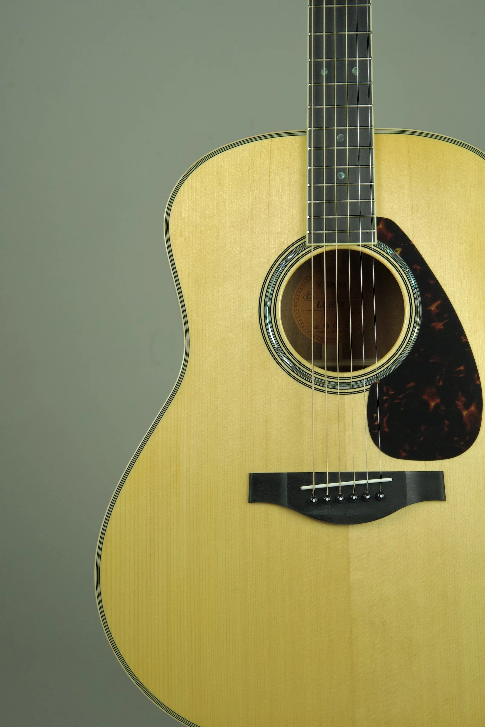 Yamaha LL16M ARE Original Jumbo Acoustic-electric Guitar - Natural4.jpeg
