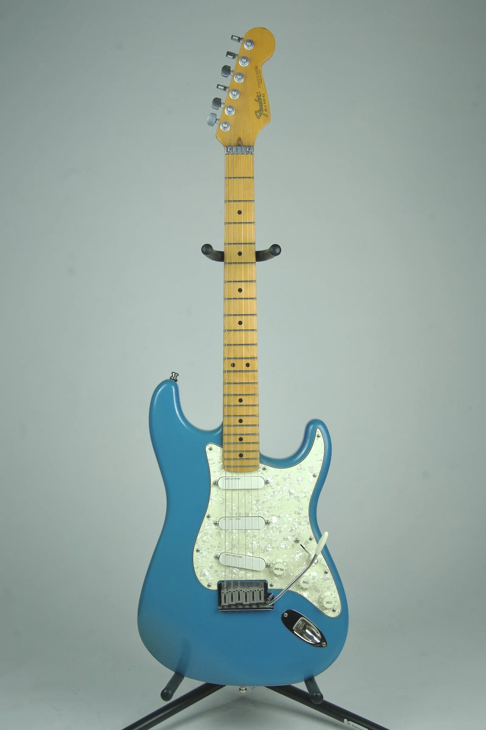 Used 1989 Fender USA Stratocaster Electric guitar - Blue1.jpeg