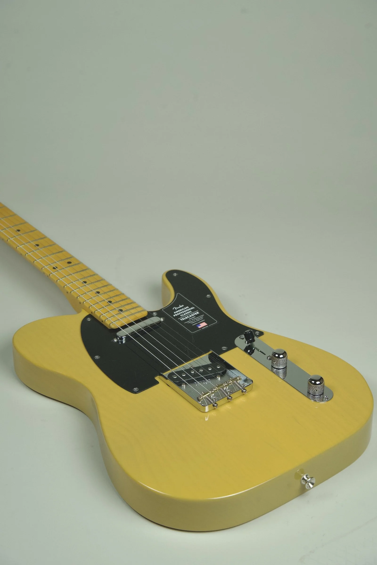 Fender American Professional Classic Telecaster Electric Guitar - Butterscotch Blonde23.jpeg