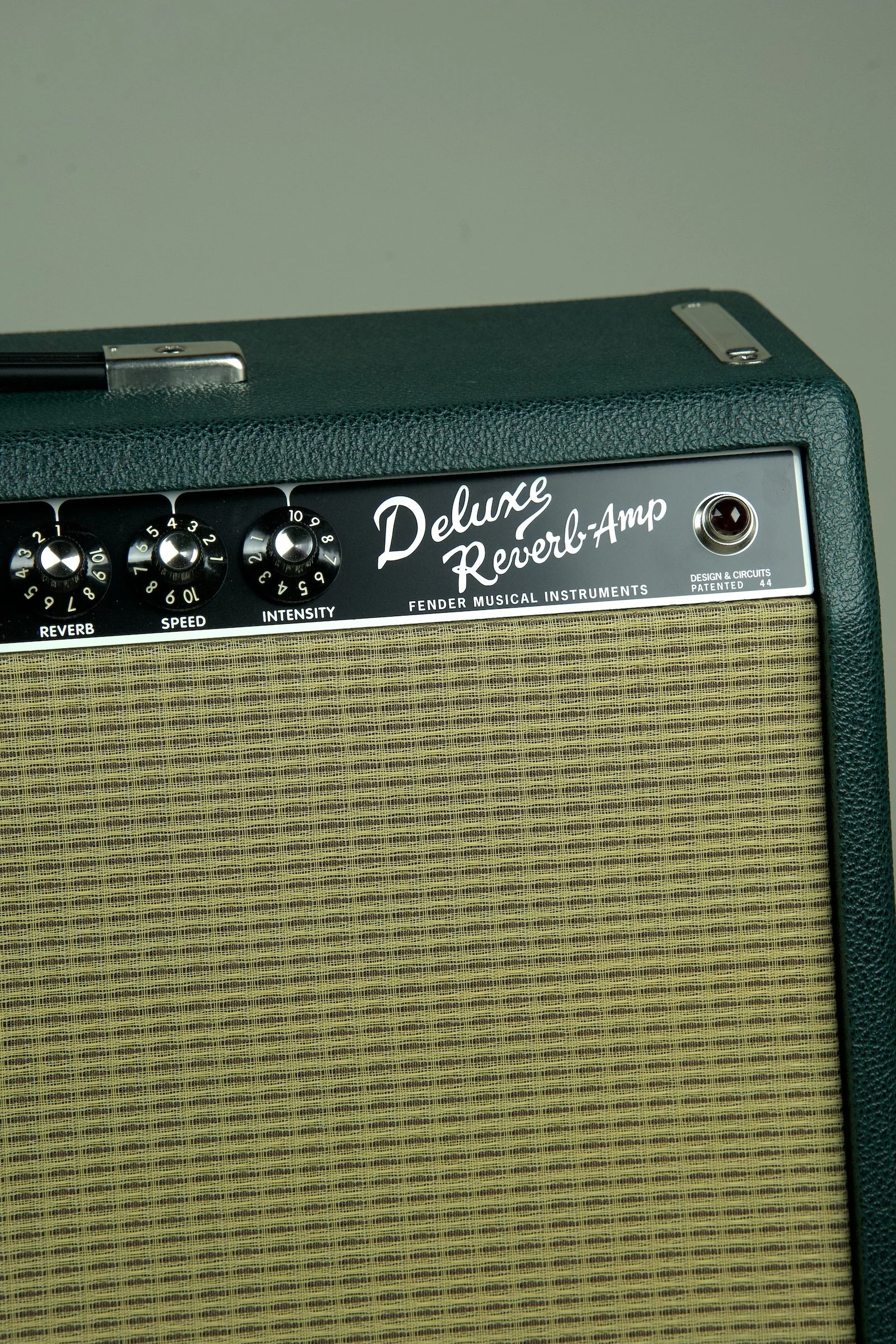 Fender Limited Edition Deluxe Reverb Amplifier - British Racing Green4.jpeg