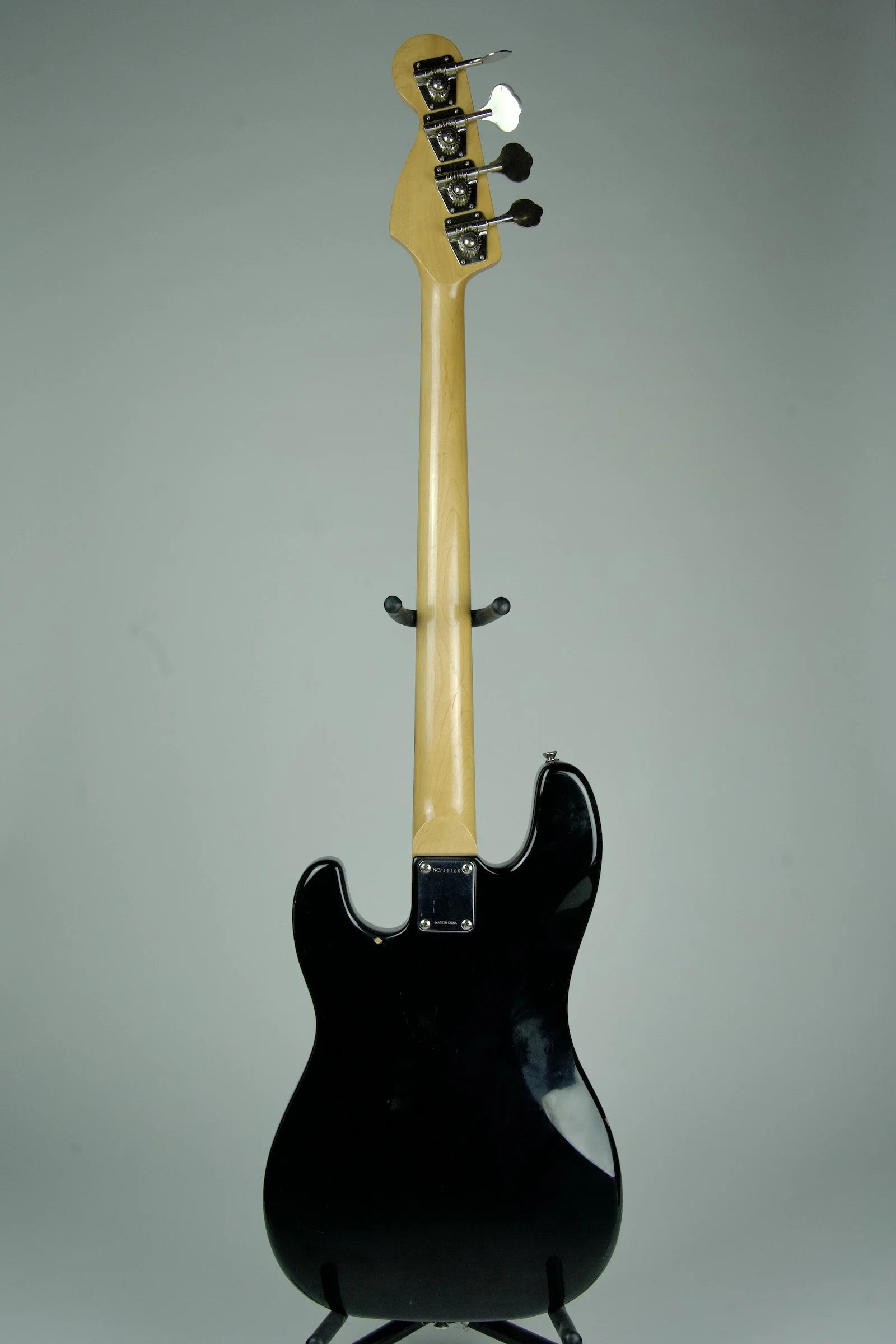 Squier Precision Fretless Bass Guitar - Black9.jpeg