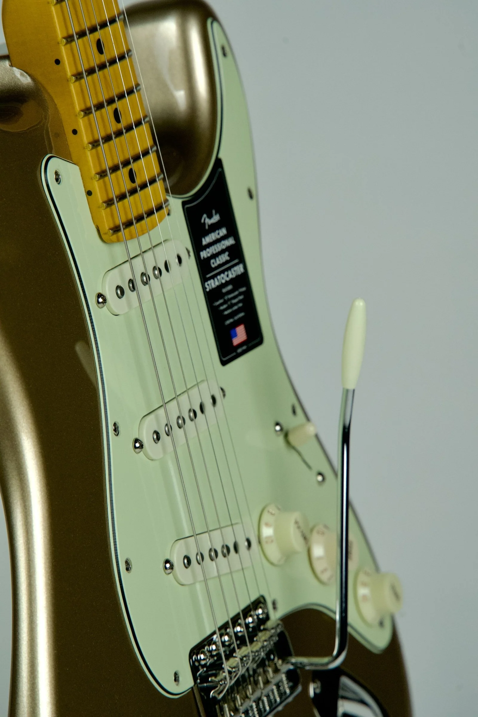 Fender American Professional Classic Stratocaster Electric Guitar - Faded Firemist Gold15.jpeg