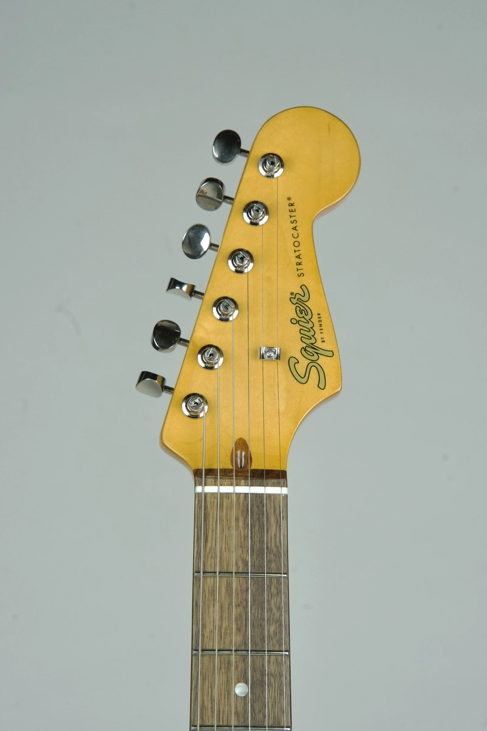 Squier Classic Vibe '60s Stratocaster - 3-Color Sunburst5.jpeg