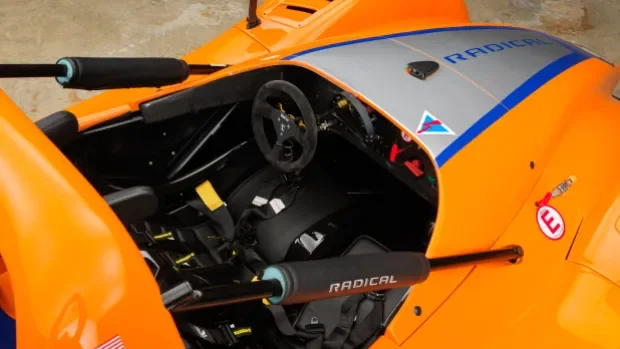 Web-Radical-Race-Car-93-70836.webp