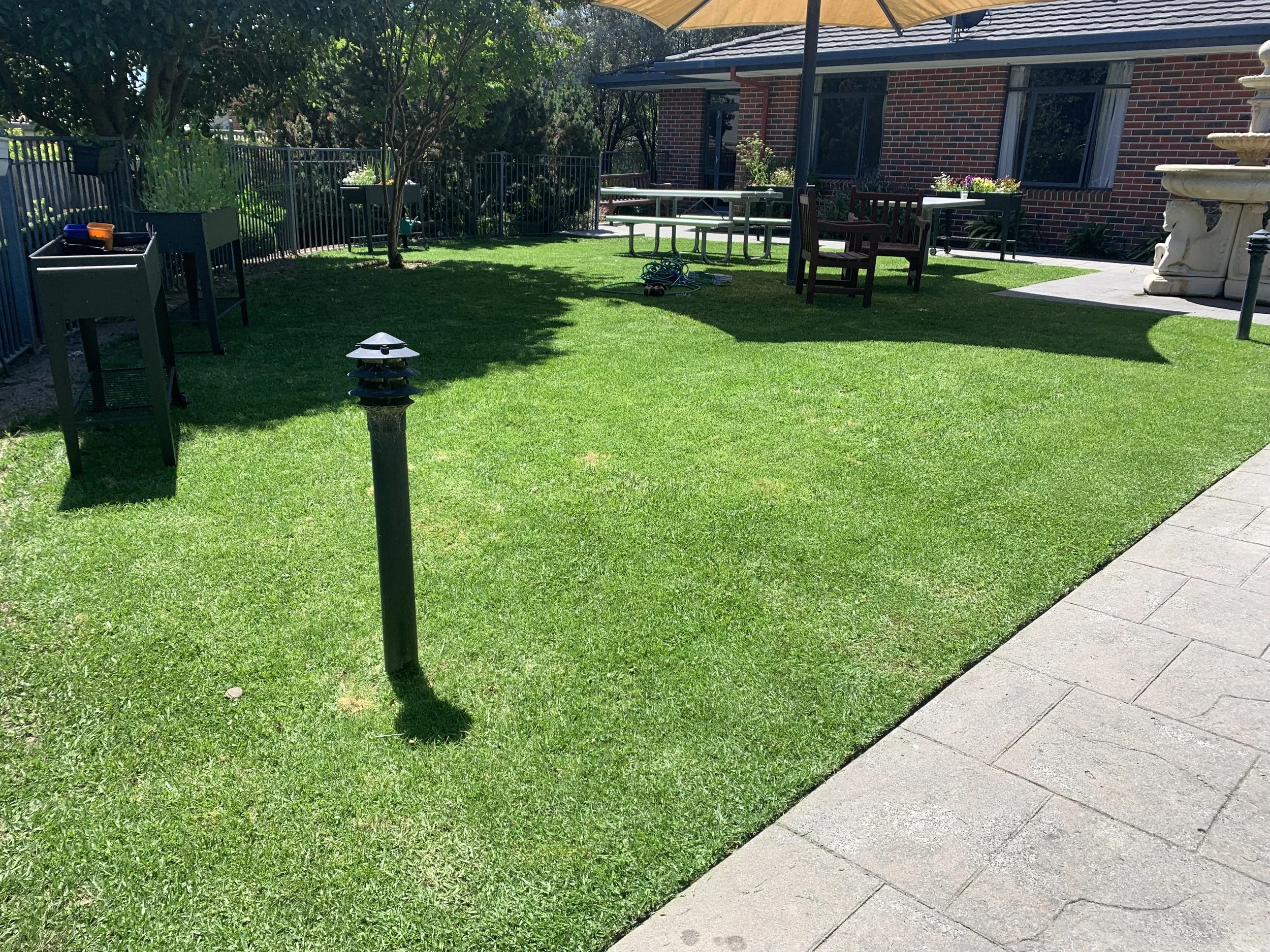 maintained lawn in Thornbury