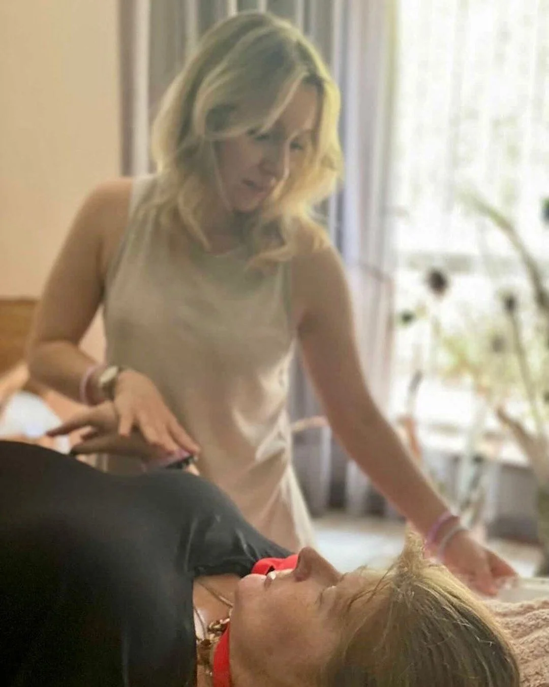 Niki performing Kinesiology_Elysium Natural Therapies_Niki D Gkiatas.jpg