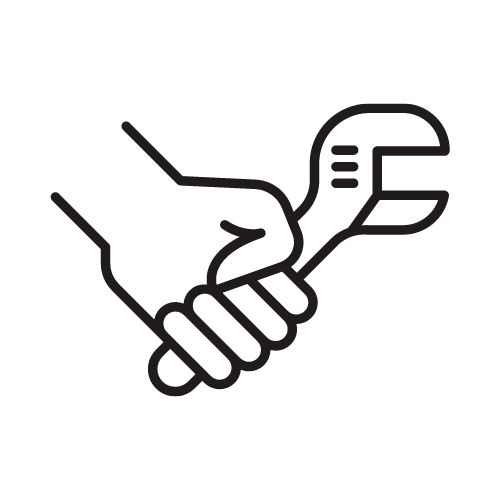 Ein Hand, die einen elektrischen Stecker hält.