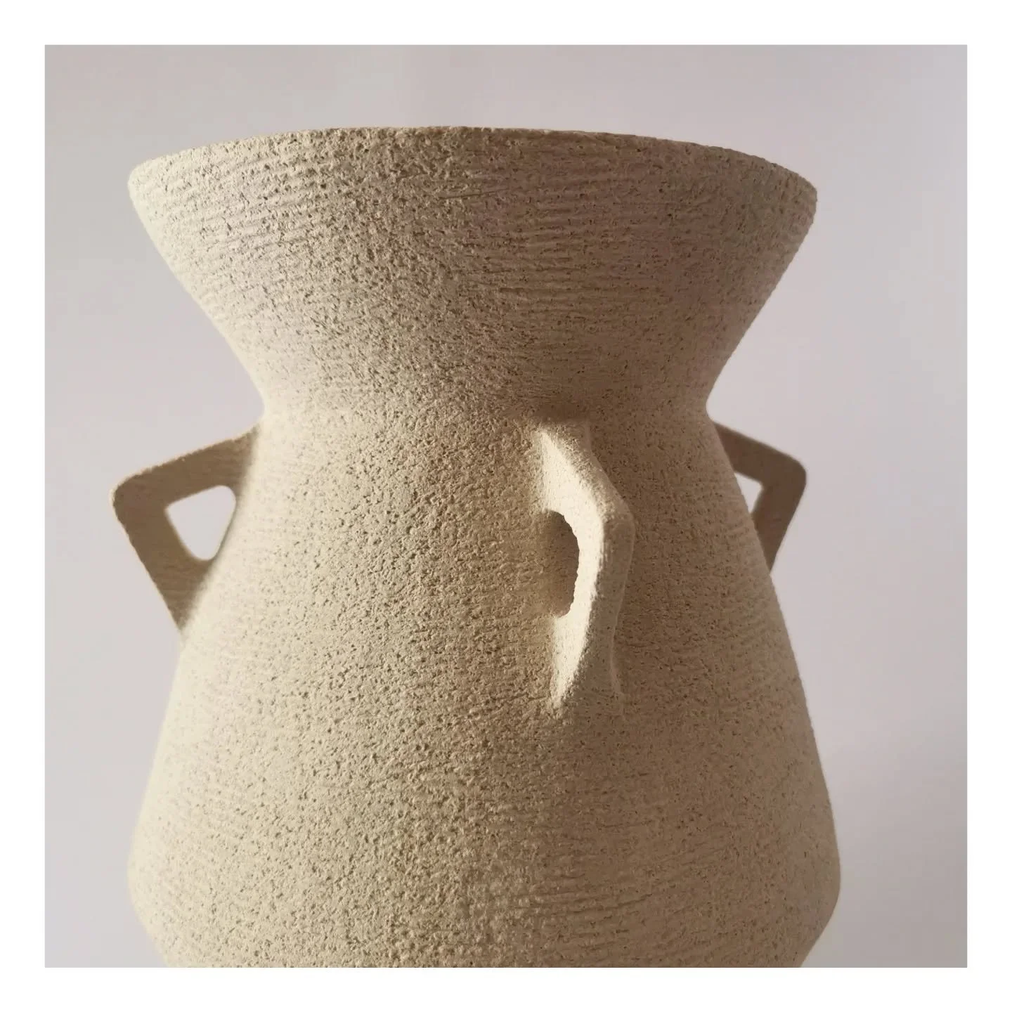 #ritmoceramics #ceramicart #vasedesign #loveceramic #homedecor #interiordesign #clay #homedecoration #clayart #ceramicstudio