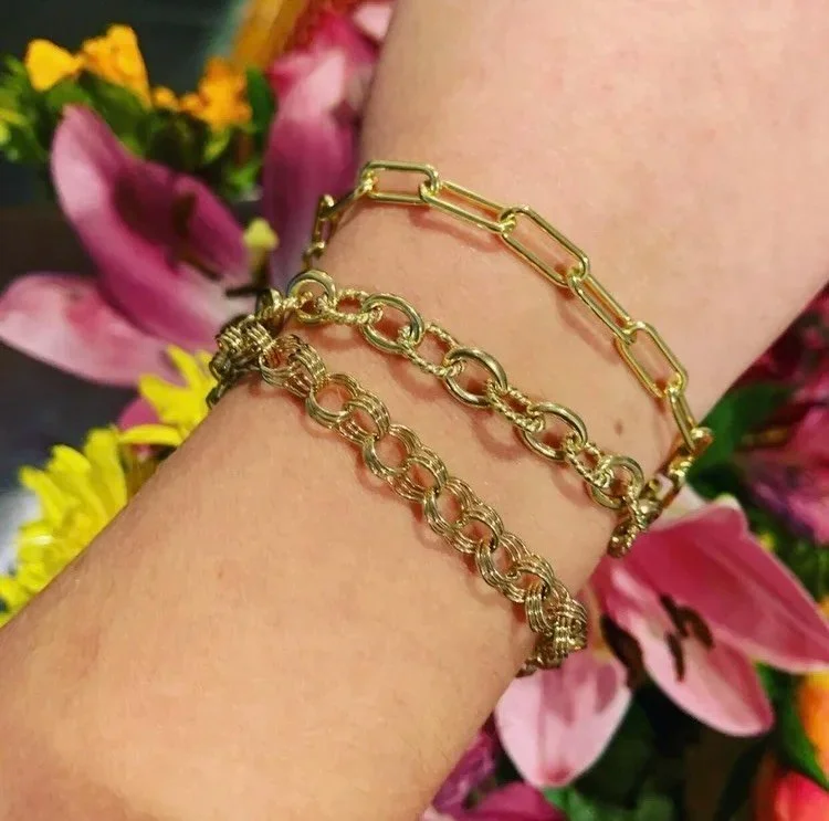 Gorgeous bracelets ready for some charms 🩷🩷🩷

#charms #charmbracelets #goldcharms #vintagecharms #beautifuljewelry