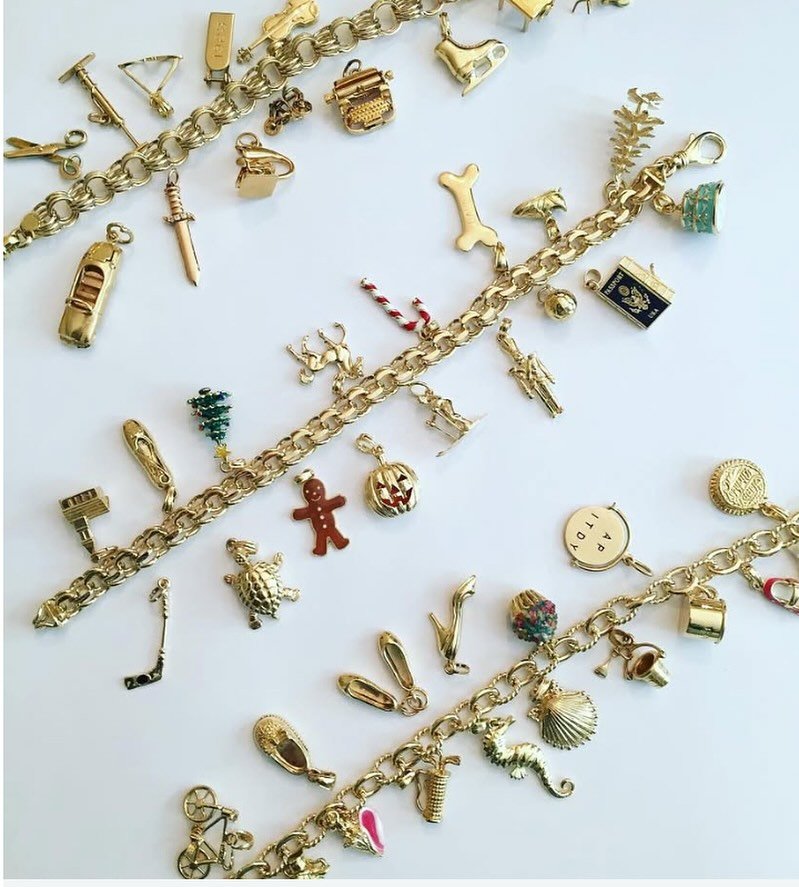 Charms, charms, charms 🩷🩷🩷

#charmbracelets #goldcharms #endlesscharmes