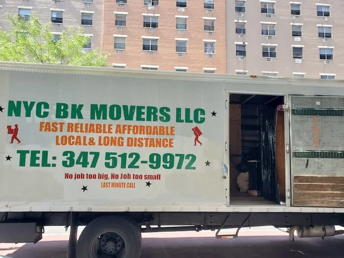 ✨ Apartment & Brownstone Moves in Brooklyn ✨
New home, same borough! 🏡 Whether it’s a historic brownstone in Park Slope or a walk-up apartment in Brooklyn Heights, our licensed, insured movers handle every detail—packing, lifting, a