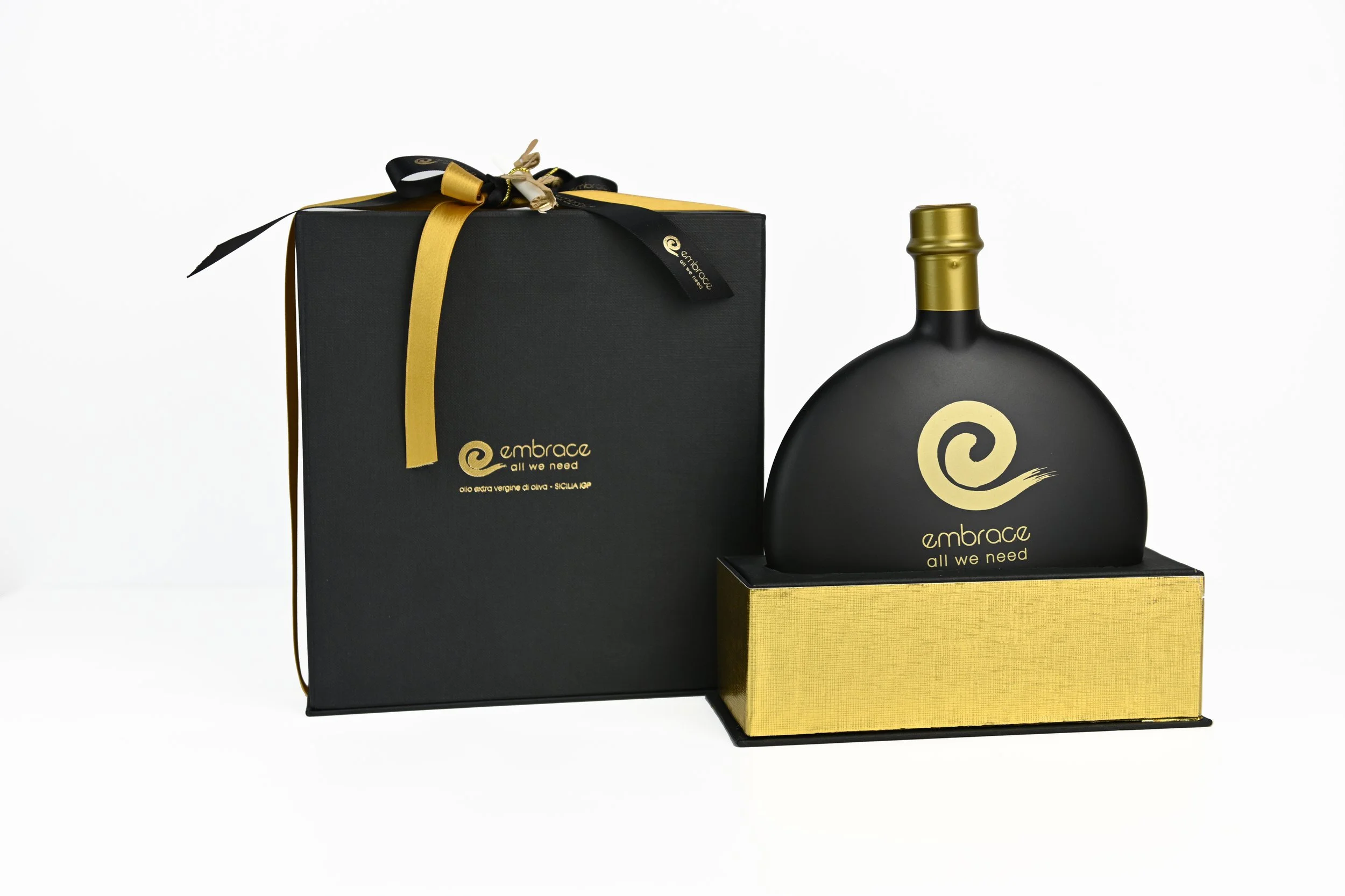 500 mL black glass bottle Embrace extra virgin olive oil Sicilian IGP packaged in gift box with ribbon