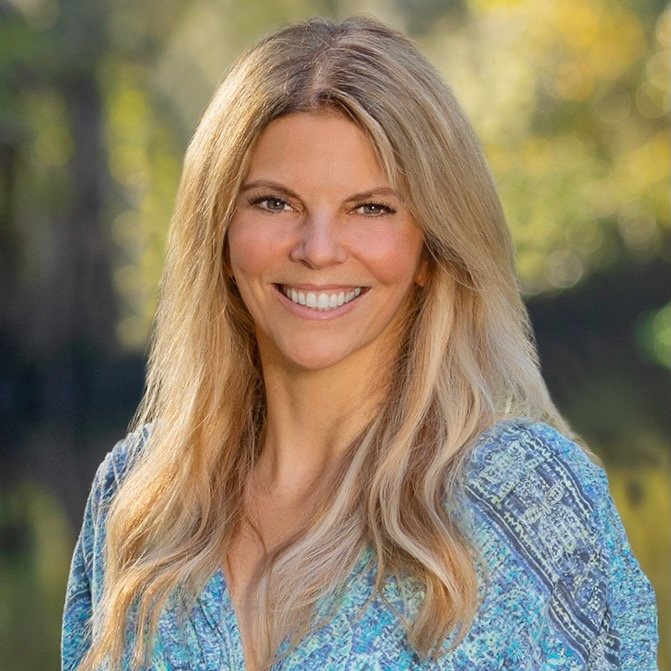 Avalina Headshot.jpeg