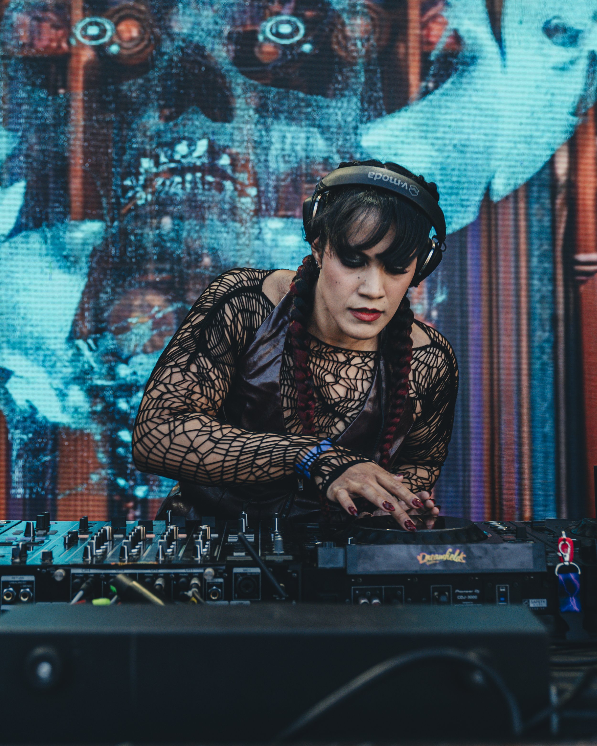 Gaby Bau sorprende con su Dubstep y Bass en Dreamfields 2025 