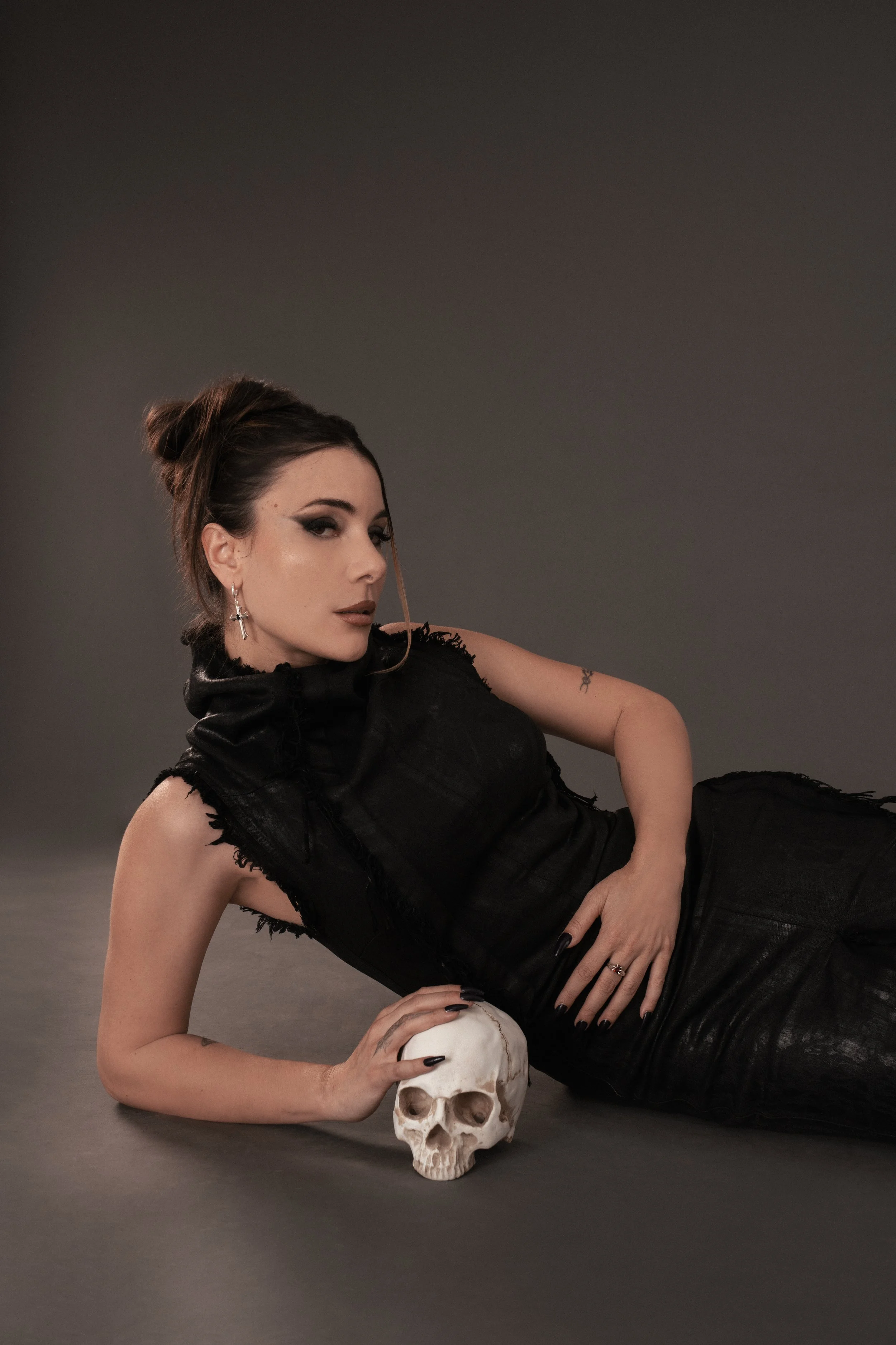 Cera Khin debuta en MUTATE con su nuevo sencillo “I Don’t Date Humans”
