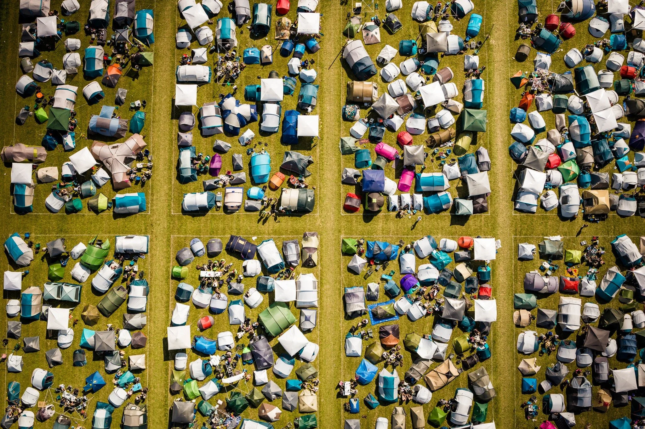 El Resort de Mysteryland se trasladará al mismo recinto del festival, a pocos pasos de toda la acción y rodeado de naturaleza, playa de arena y una laguna para nadar. Con capacidad para menos de 10,000 campistas