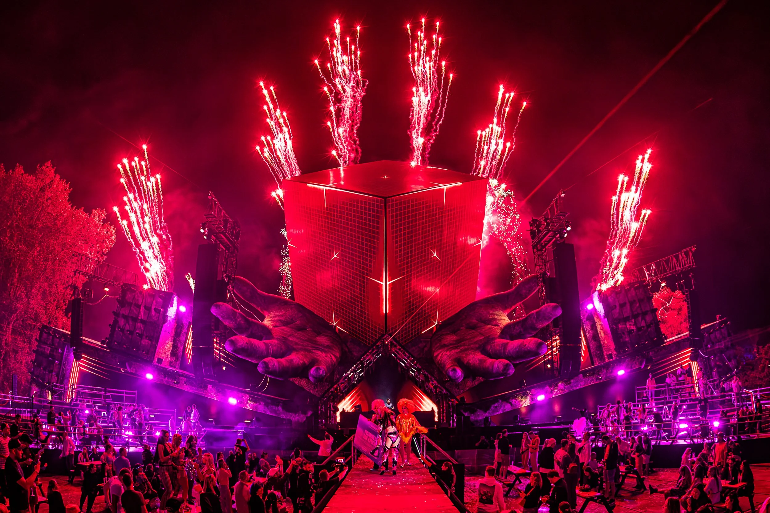 Más de 125 mil asistentes celebran la diversidad electrónica en un entorno natural de Países Bajos.