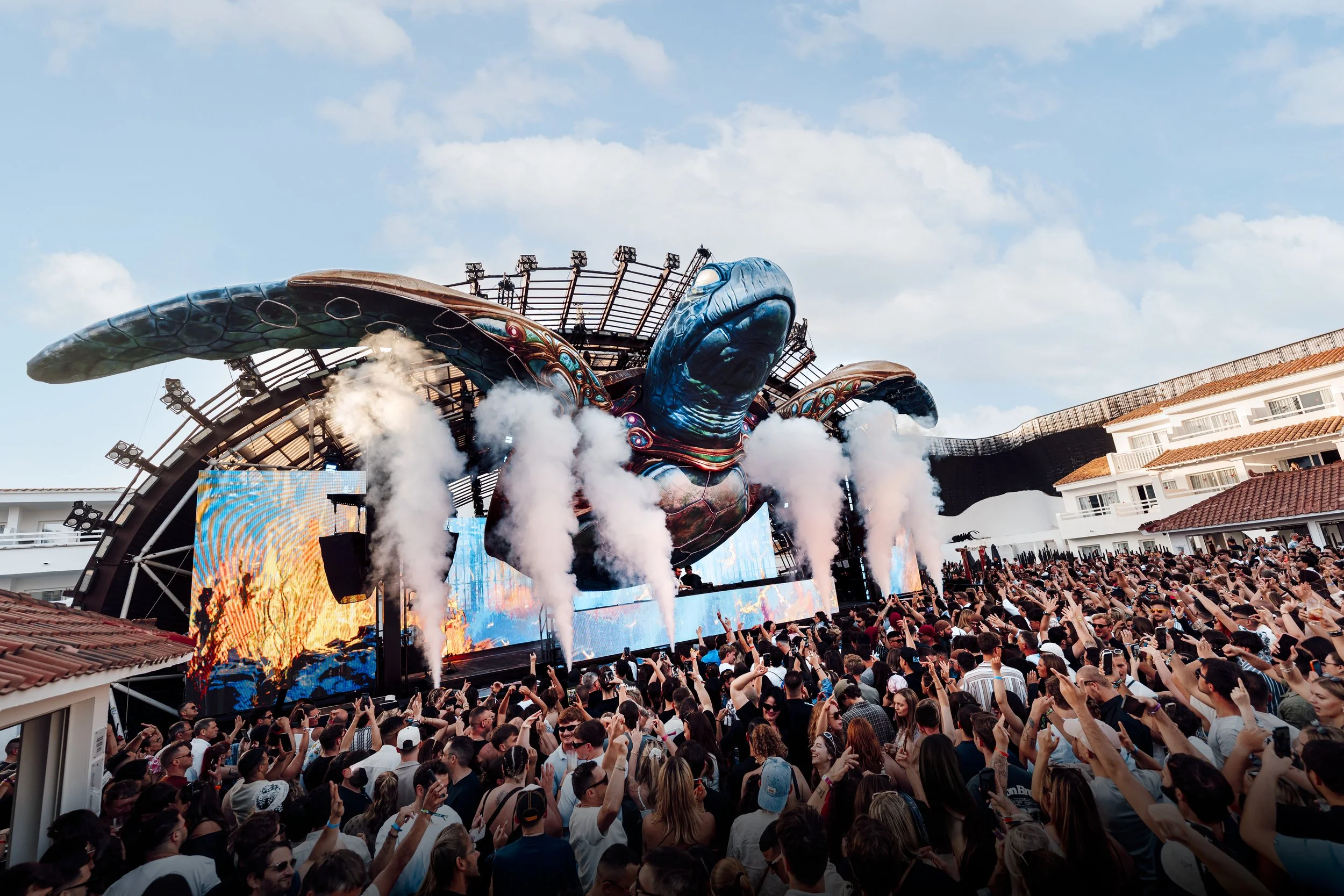Escenario Planaxis Ushuaïa Ibiza – Tomorrowland – universo submarino 2026
