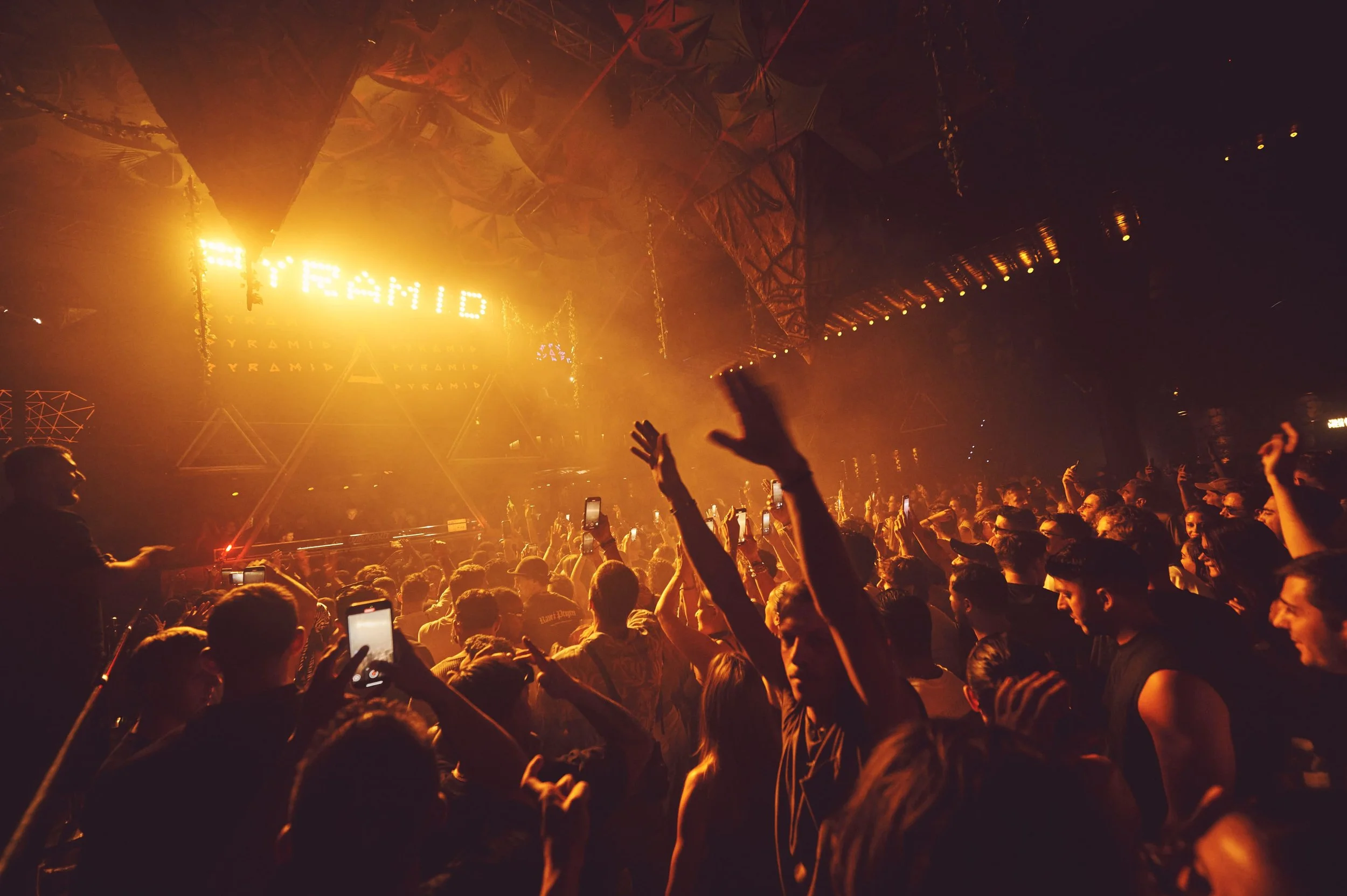 Pista de baile en Pyramid Ibiza