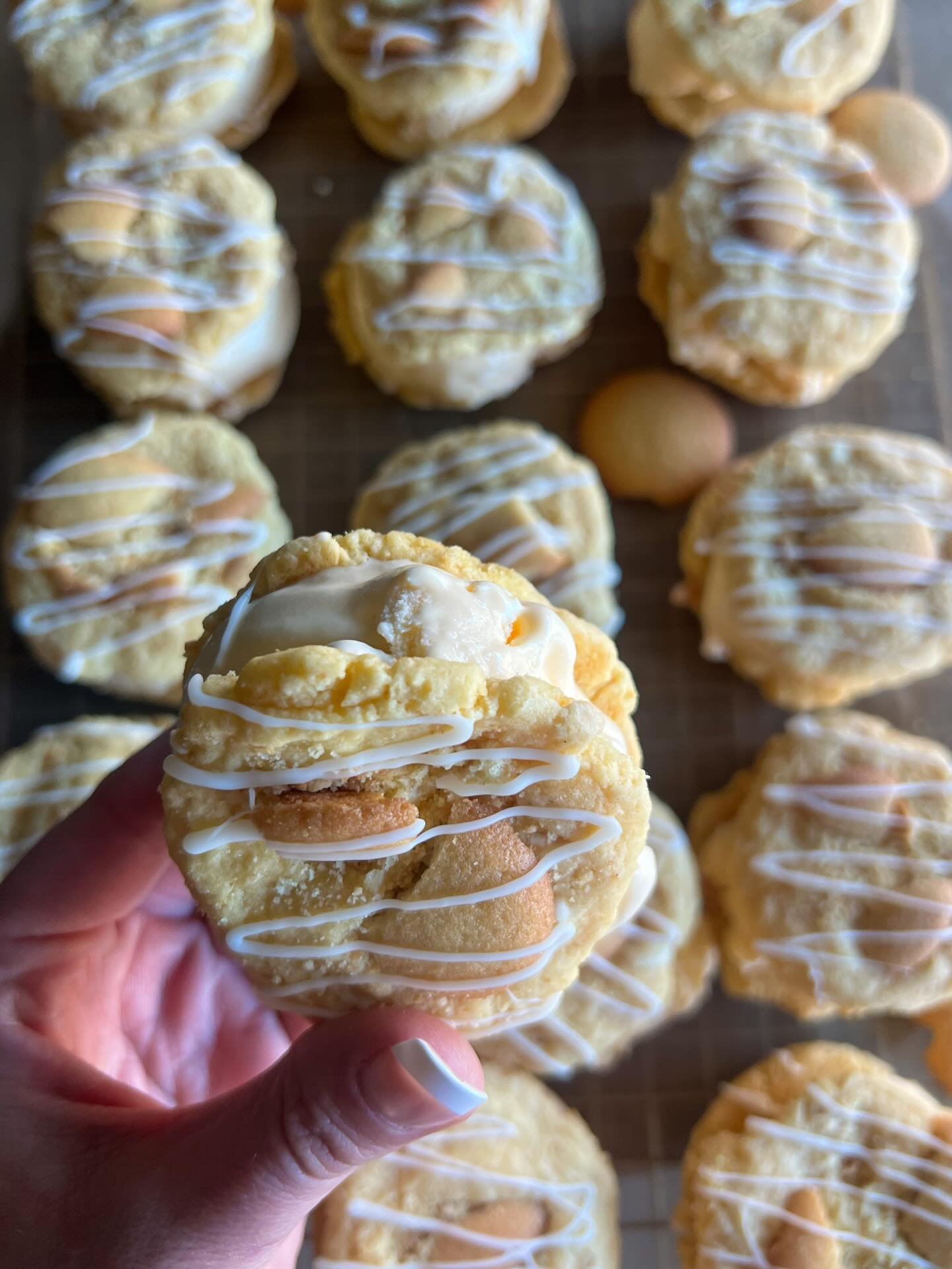 &bull;BANANA PUDDING&bull; 🍌🍌🍌
Banana pudding cookies with white chocolate and vanilla wafers + creamy vanilla ice cream

#funkyfrostwich #bananapuddingcookies #bananapuddingicecream #eastertreats #easterinspo
