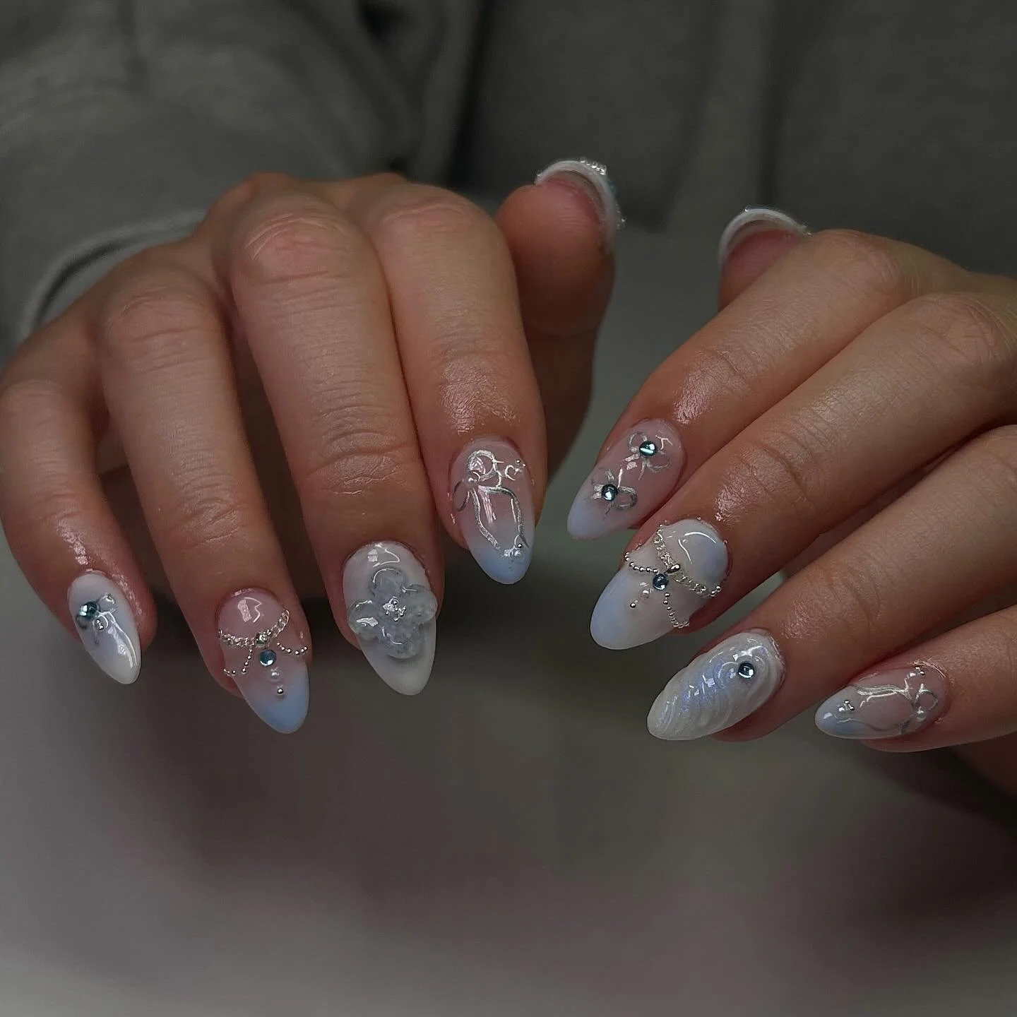 blue ethereal 🤍❄️
&mdash;&mdash;
@apresnailofficial almond short nail tips
@mongupnails u gel, primer 
@jinb_korea thick top coat for 3d art &amp; securing gems
@s.plus.taiwan builder gel for flower &amp; silver chrome gel

#gelxnails #626nails #man