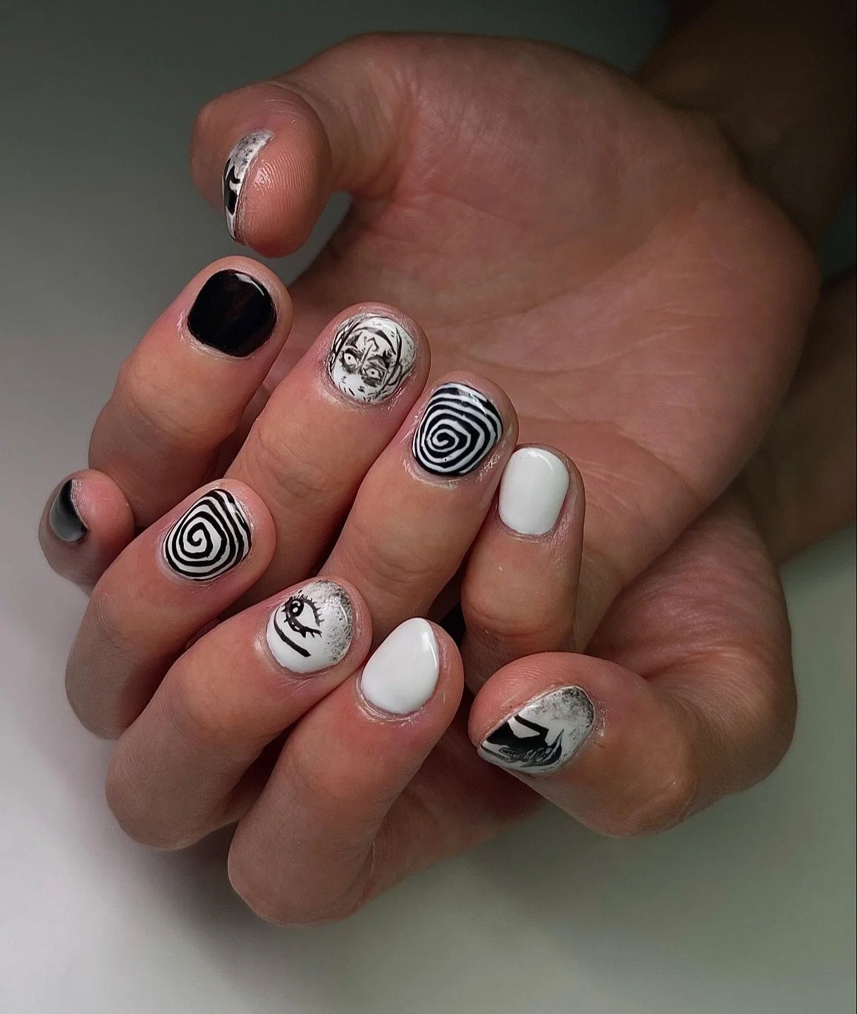 Junji Ito inspired nails 👺🌀
&mdash;&mdash;
gel mani 

#gelpolish #animenails #junjiito #horrornails #nailart #handdrawn #homebased