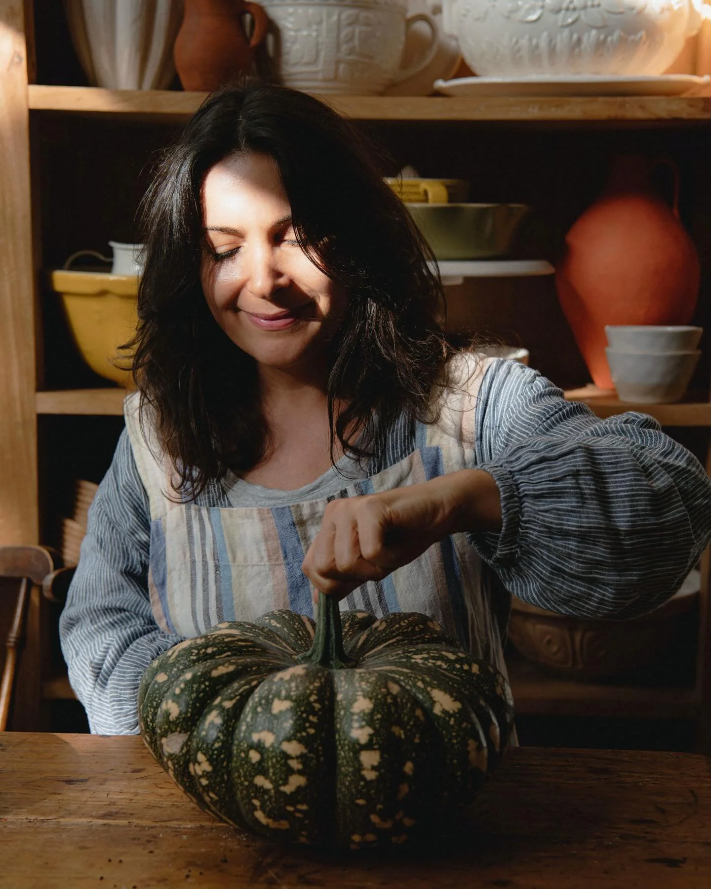 Some might say I&rsquo;m romanticising vegetable gardens, but is there anything more romantic than a garden in full bloom? A riot of colours,  alive with birdsong and the hum of bumblebees 🐝 
Watching what my garden has grown the past season and wha