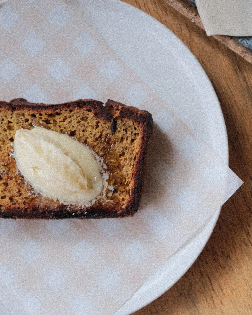 Banana bread? Boring.

turmeric chai spiced banana &amp; pumpkin loaf w/ smoked maple nuttelex

(that's also vegan &amp; gluten free!)

Much better 👌🌿