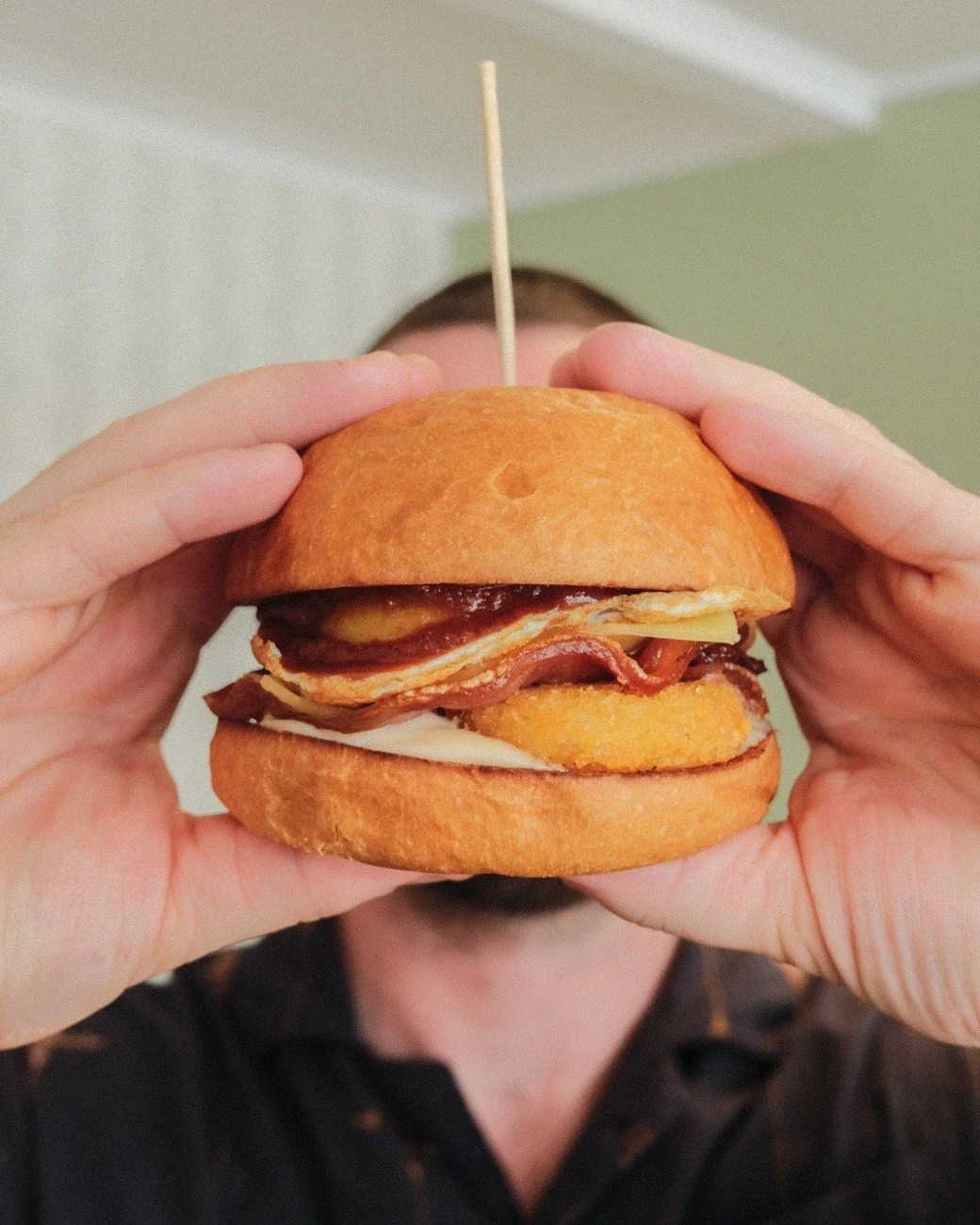 Our b&amp;e roll! About as good as they come 🥓🍳

@gruntpork bacon, fried @westwallafarm egg, egmont cheddar, confit garlic aioli &amp; espresso brown sauce on a toasted brioche bun

Highly recommended you add a house seasoned hash brown to this one