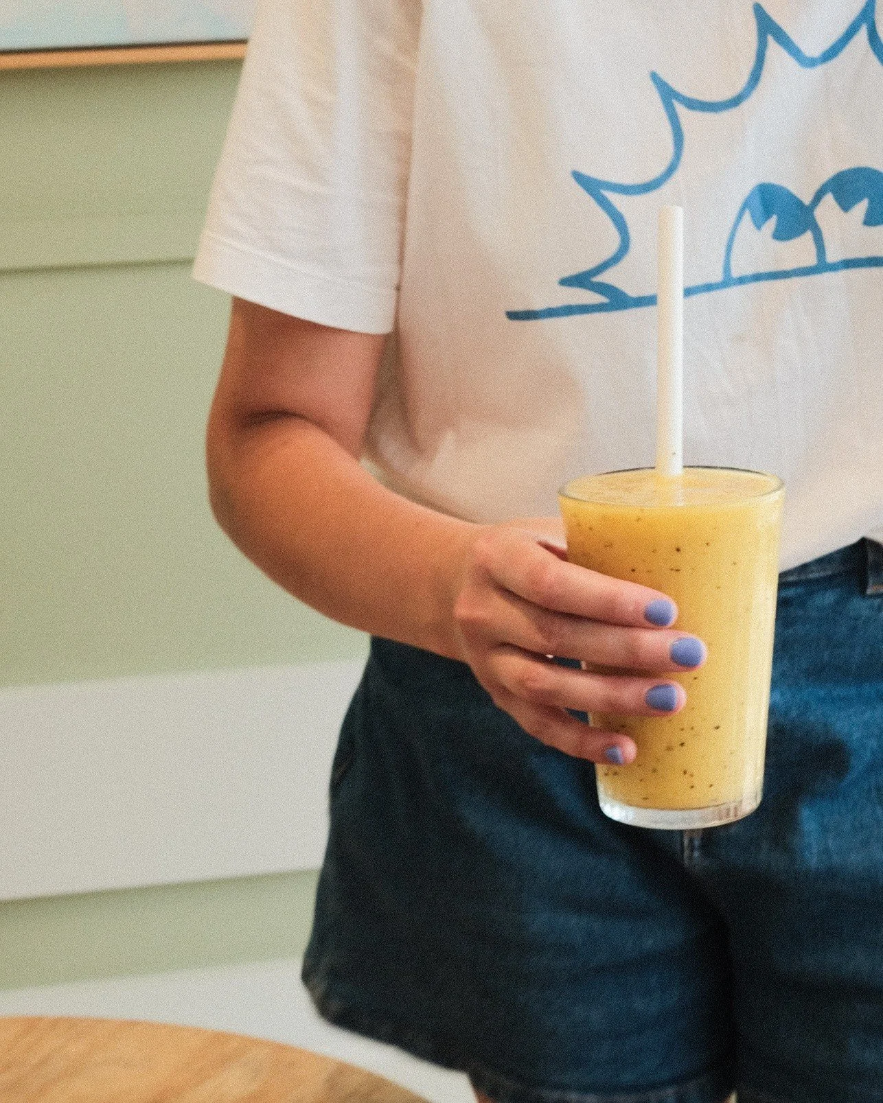 This is our most popular smoothie. The mango crush 🥭

mango, pineapple, passionfruit &amp; lychee w/ coconut water &amp; vanilla syrup

Always hits the spot 👌🌿

@visitwaggawagga @visitriverina @visitnsw #waggawagga #wagga