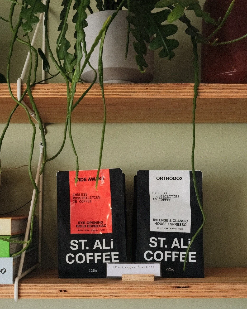 Need some of Australia's finest coffee beans for your home or office?

You can buy your @st_ali beans here at the cafe!

225g or 1kg bags always available ☕🌿

#visitwagga #wagga #waggawagga