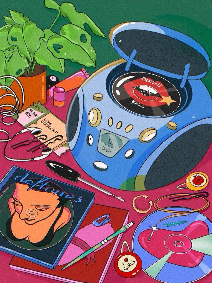 Late night CD spinning 📀💋 haven&rsquo;t done a music-related piece in sooo long and I was craving ittt&hellip; especially the vintagey round boombox moment, cds everywhere, tangled earphones &amp; a messy desk which somehow makes sense at 12am 💅🏻