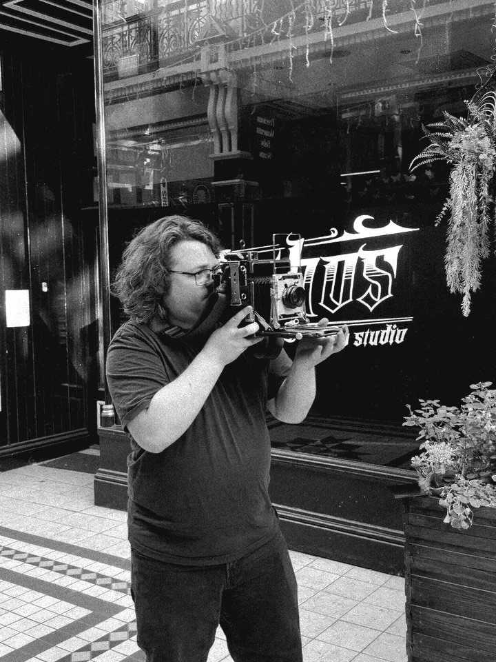 Matthew of @spoolwoundphotography taking a portrait of @mohamedhassanphoto_ using a 4x5 Speed Graphic 

#speedgraphic #graflex #4x5 #4x5 #4x5photography