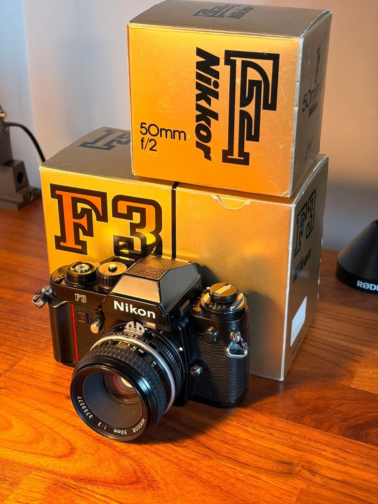 advertising on behalf of a customer 

Nikon F3 + 50mm f/2 (inc boxes) 

The absolutely legendary Nikon F3. This sale comes with: The Nikon F3 - which is fully working and has been film tested with multiple rolls. Everything is working perfectly, mete