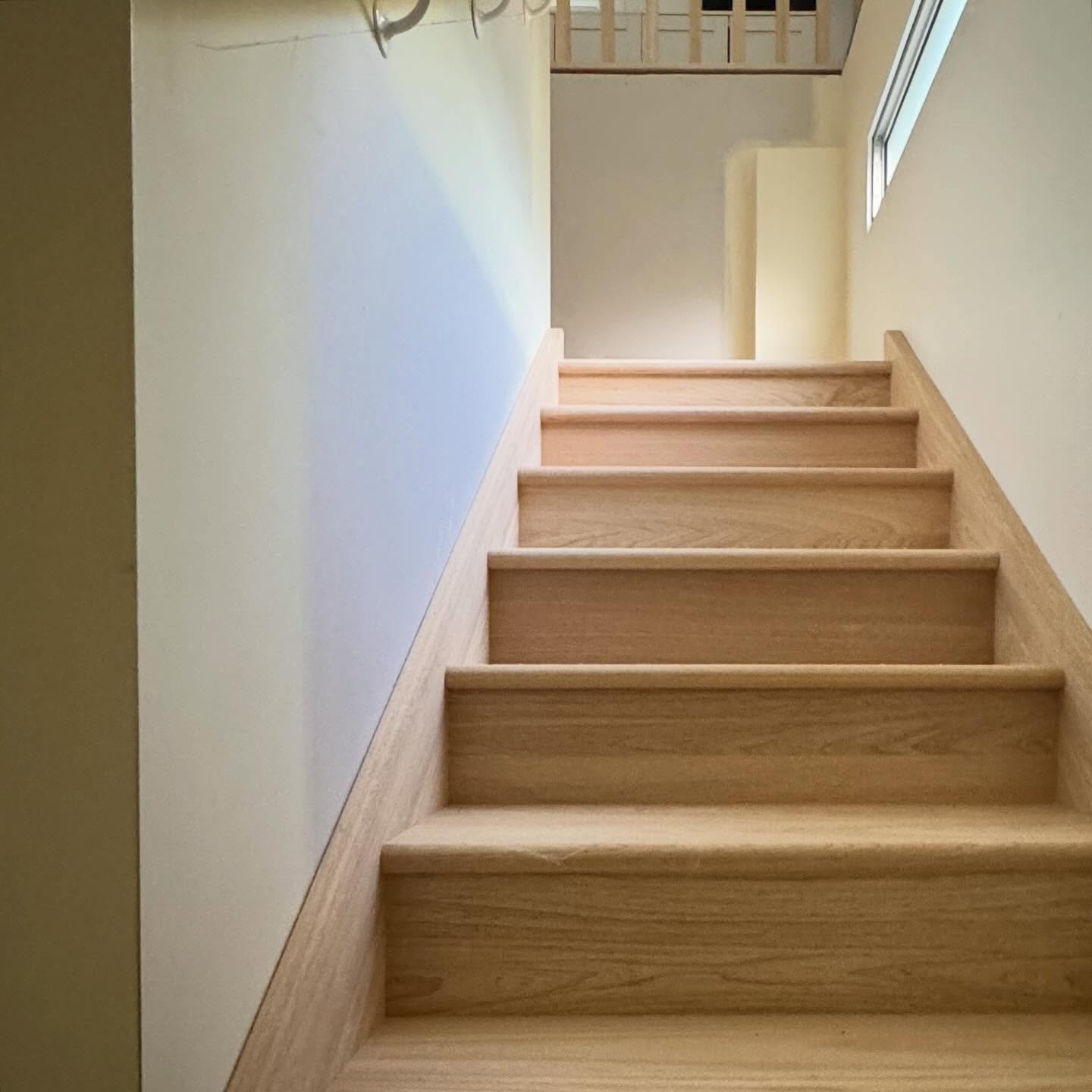 Plasterboard&rsquo;s done, stairs are in - getting between levels at our Murrarie project has never been easier

#brisbaneconstruction #bilbyconstructions #builtbetterwithbilby