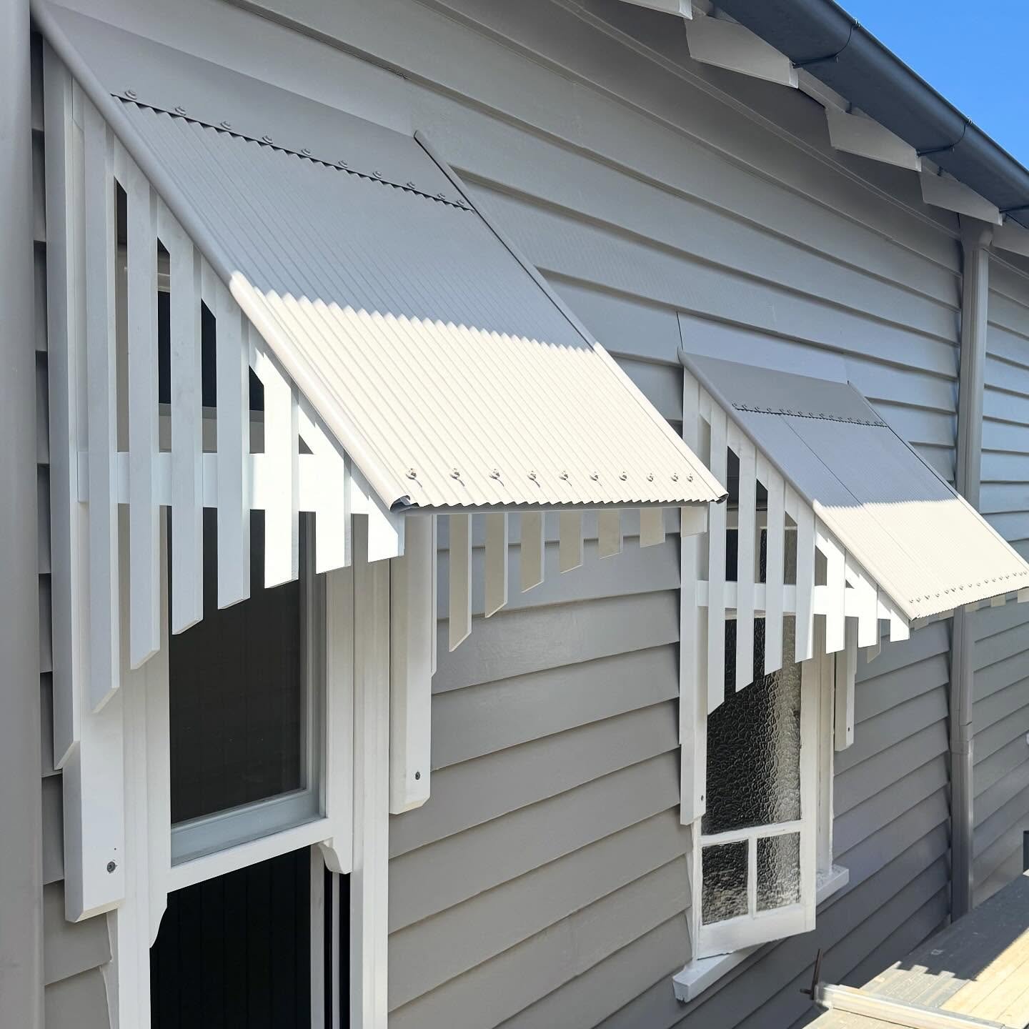 External painting at our Coorparoo project is almost complete! The custom window hoods blend perfectly with the existing design, and with joinery starting early February, this project is really coming together.

#brisbaneconstruction #bilbyconstructi
