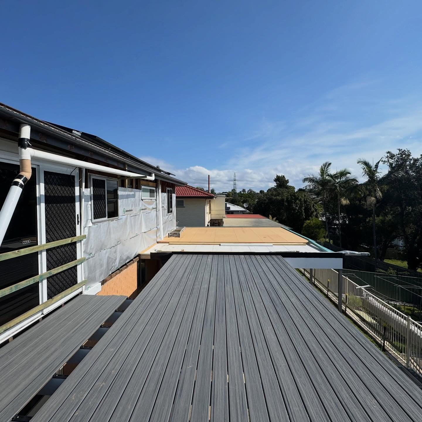 Murrarie project taking shape. Framing is underway and the team is making strong progress on site, more updates to come soon.

#brisbaneconstruction #bilbyconstructions #builtbetterwithbilby