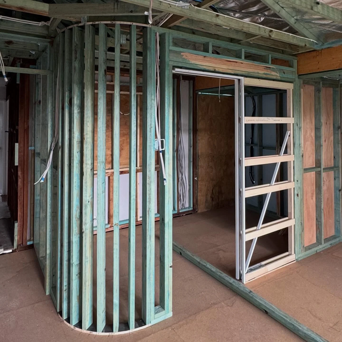 Internal framing complete with the team now starting external cladding. Full steam ahead with plastering set to kick off after Easter as this build continues to progress.

#brisbaneconstruction #bilbyconstructions #builtbetterwithbilby #brisbanebuild