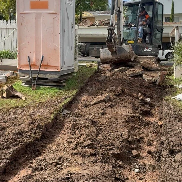 External details are coming together with Footpath and driveway prep underway at our current Murarrie project!

#brisbanebuilder #brisbaneconstruction #murarrieproject #constructionprogress #bilbyconstructions